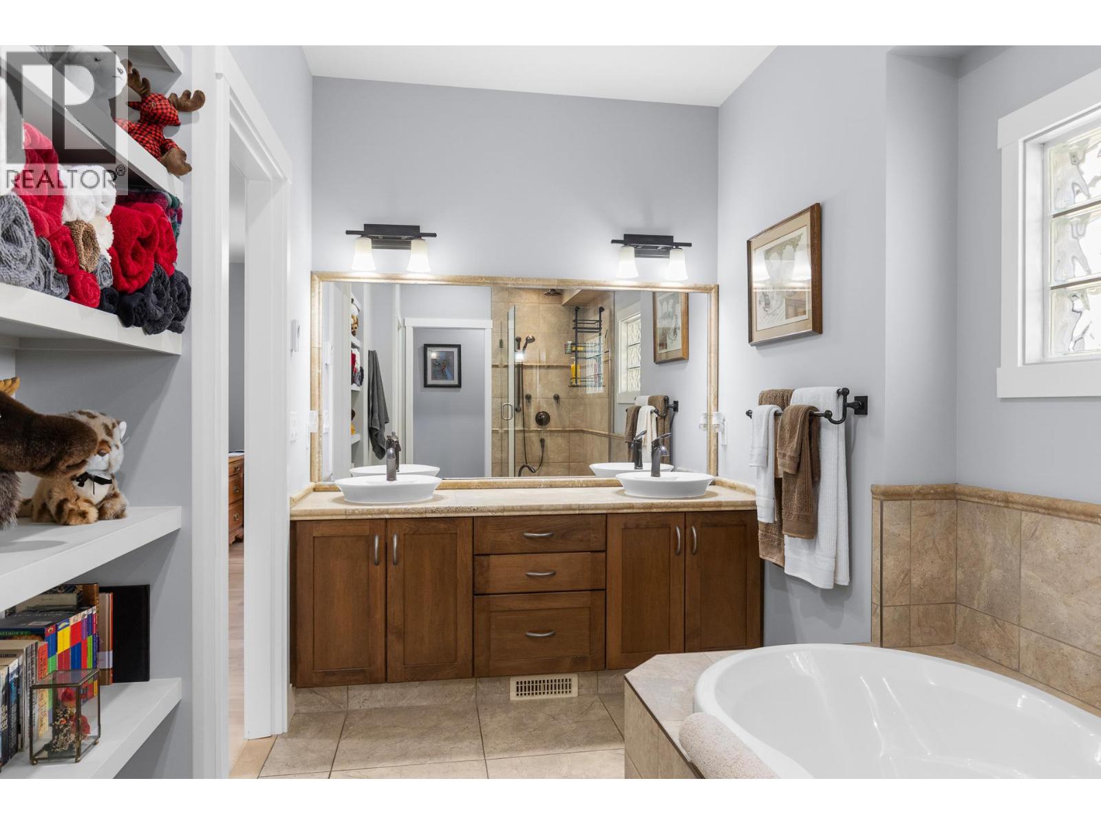 6833 MEADOWS Drive Unit# 40, Oliver