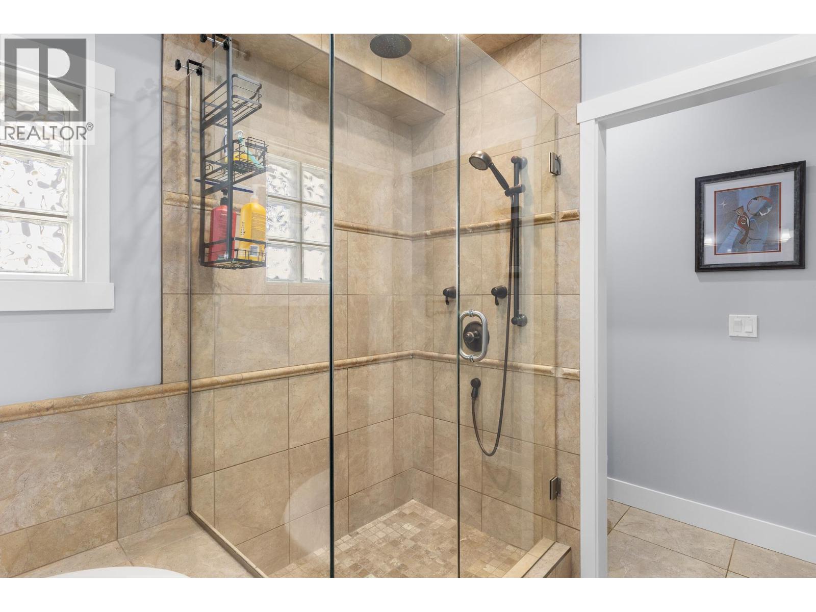 6833 MEADOWS Drive Unit# 40, Oliver