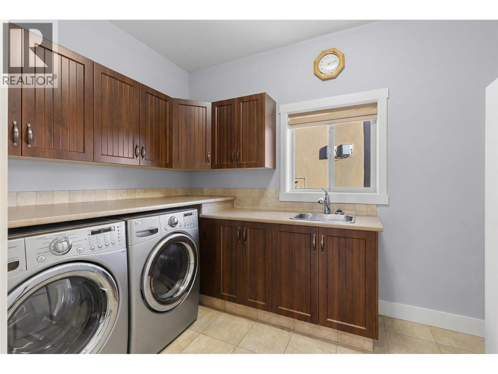 6833 MEADOWS Drive Unit# 40, Oliver