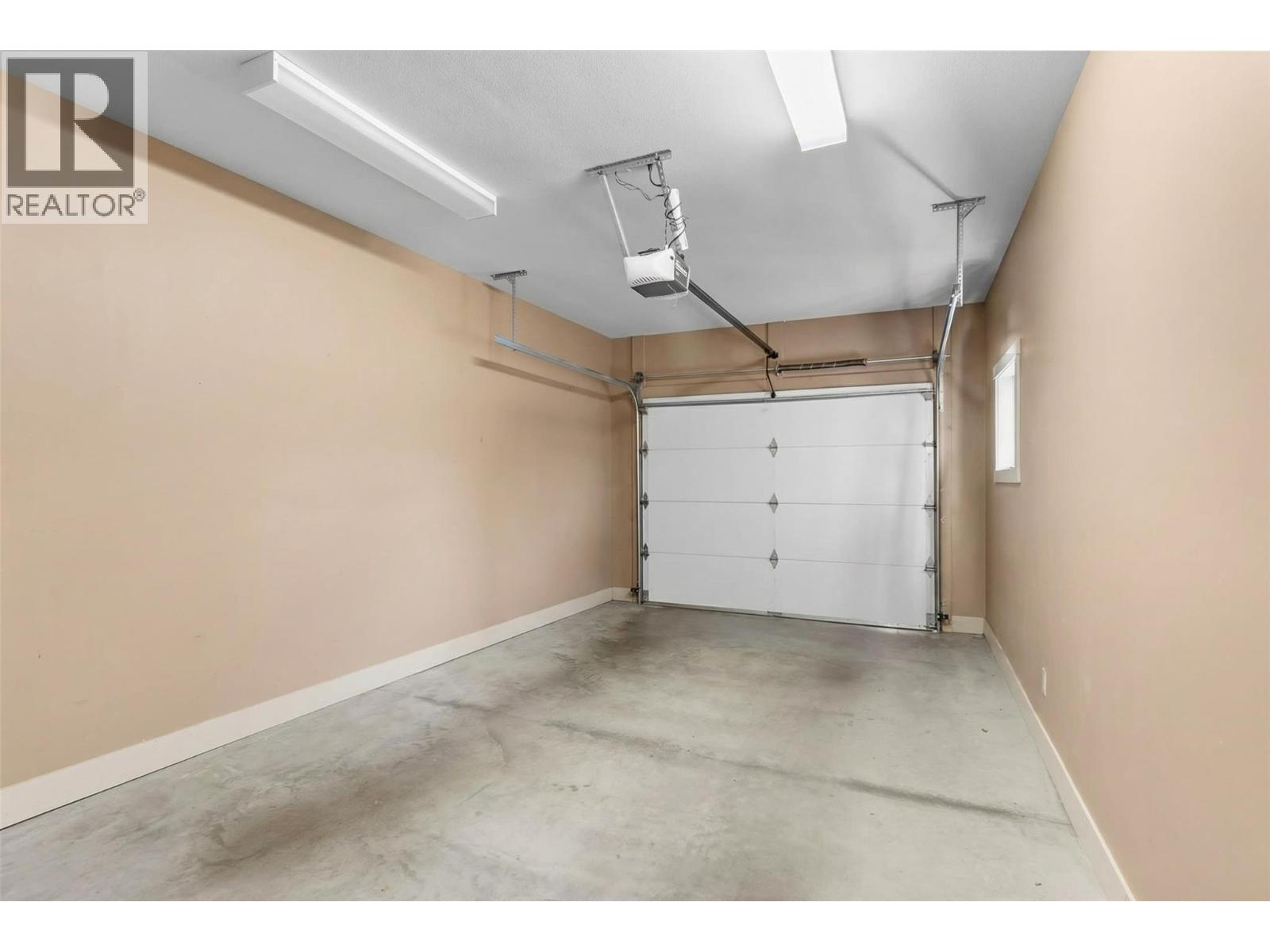 6833 MEADOWS Drive Unit# 40, Oliver