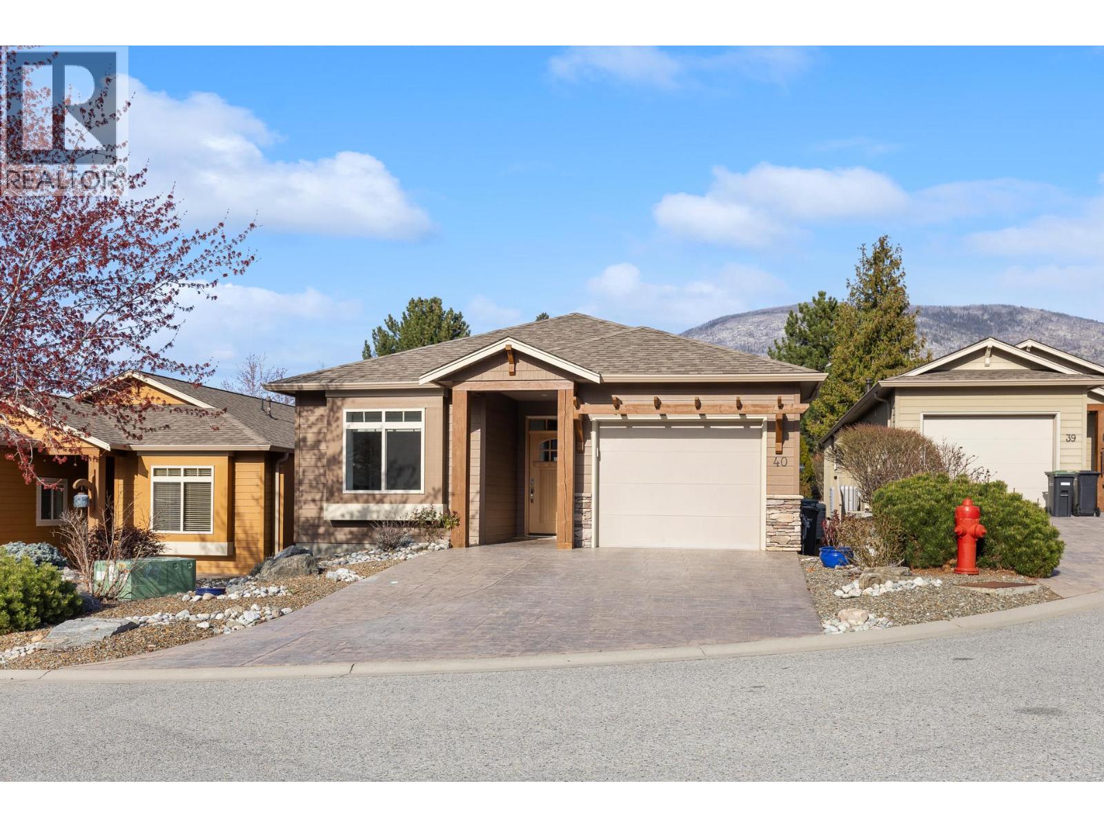 6833 MEADOWS Drive Unit# 40, Oliver