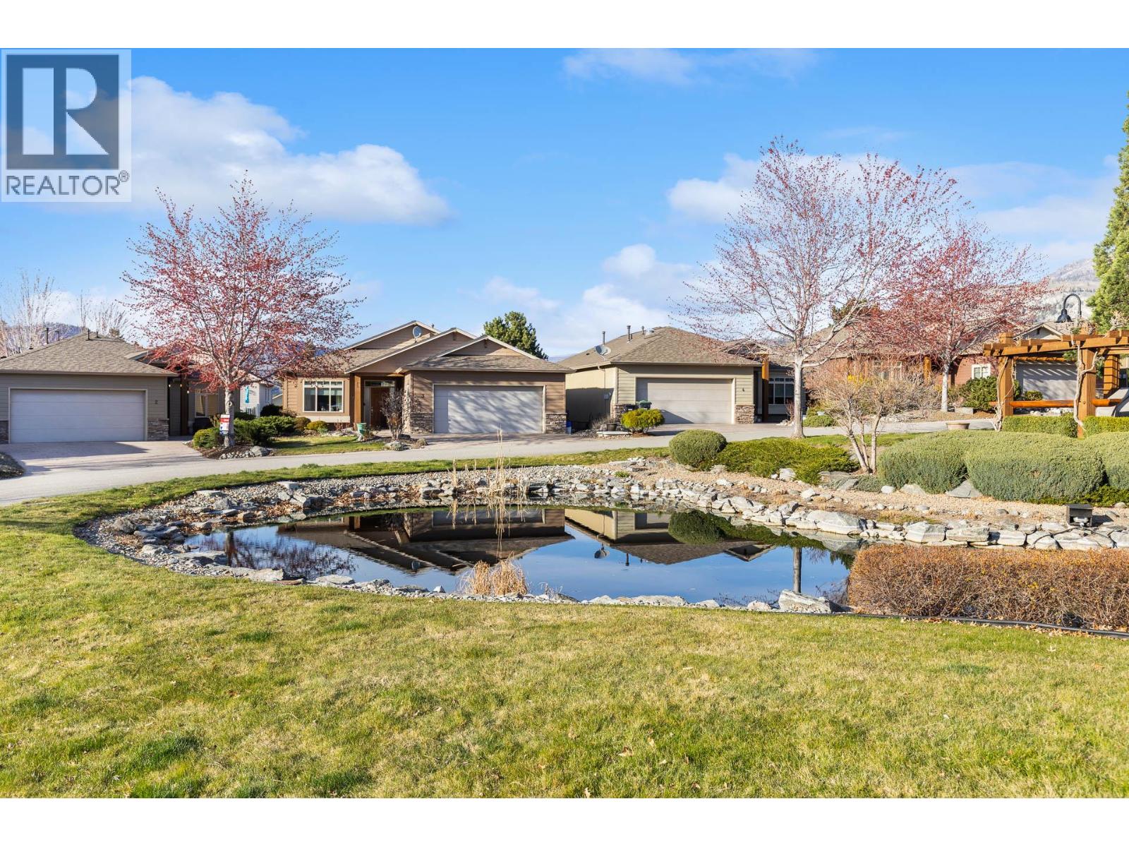 6833 MEADOWS Drive Unit# 40, Oliver