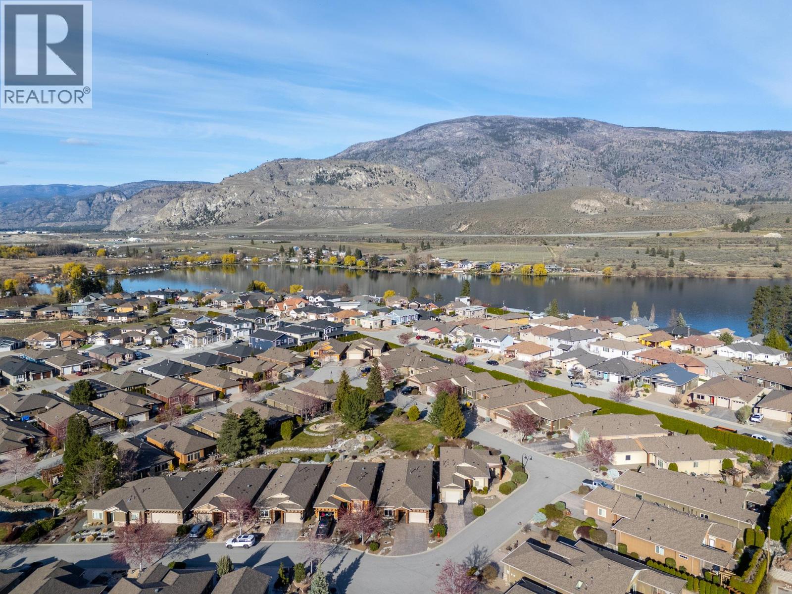 6833 MEADOWS Drive Unit# 40, Oliver