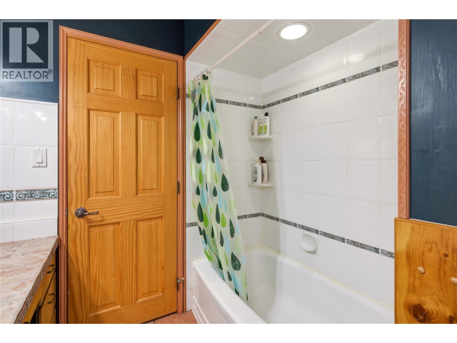  1641 Mountain Avenue, Kelowna