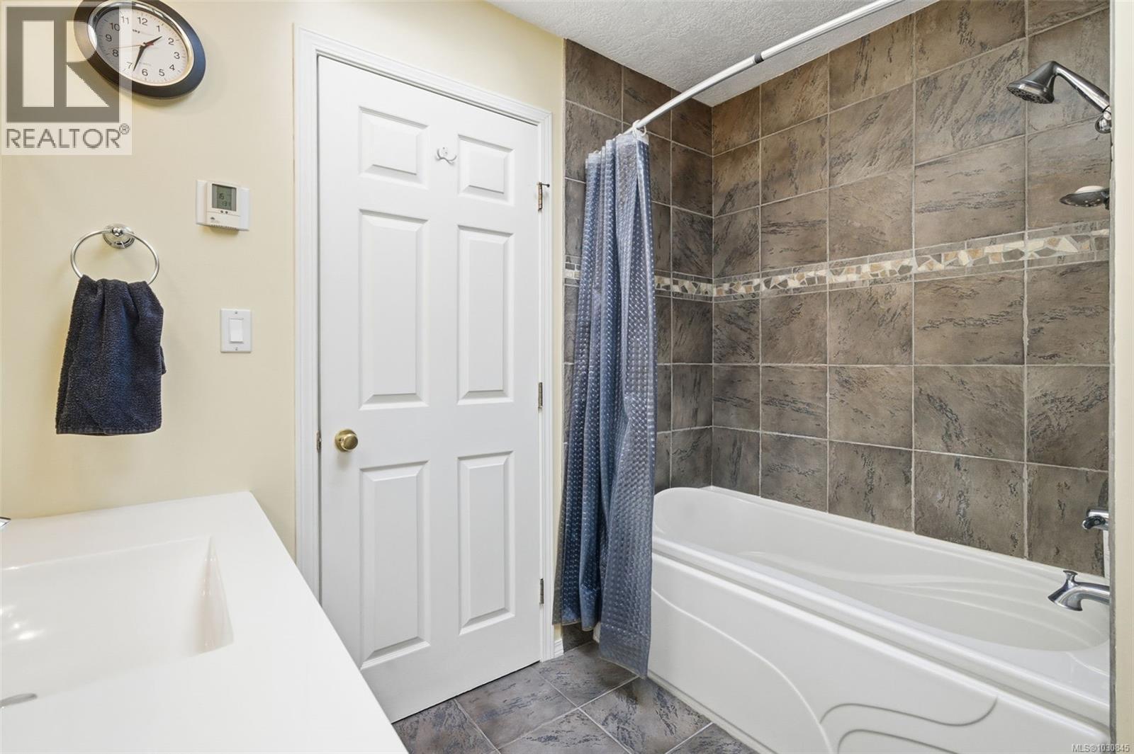  6728 Eakin Drive, Sooke