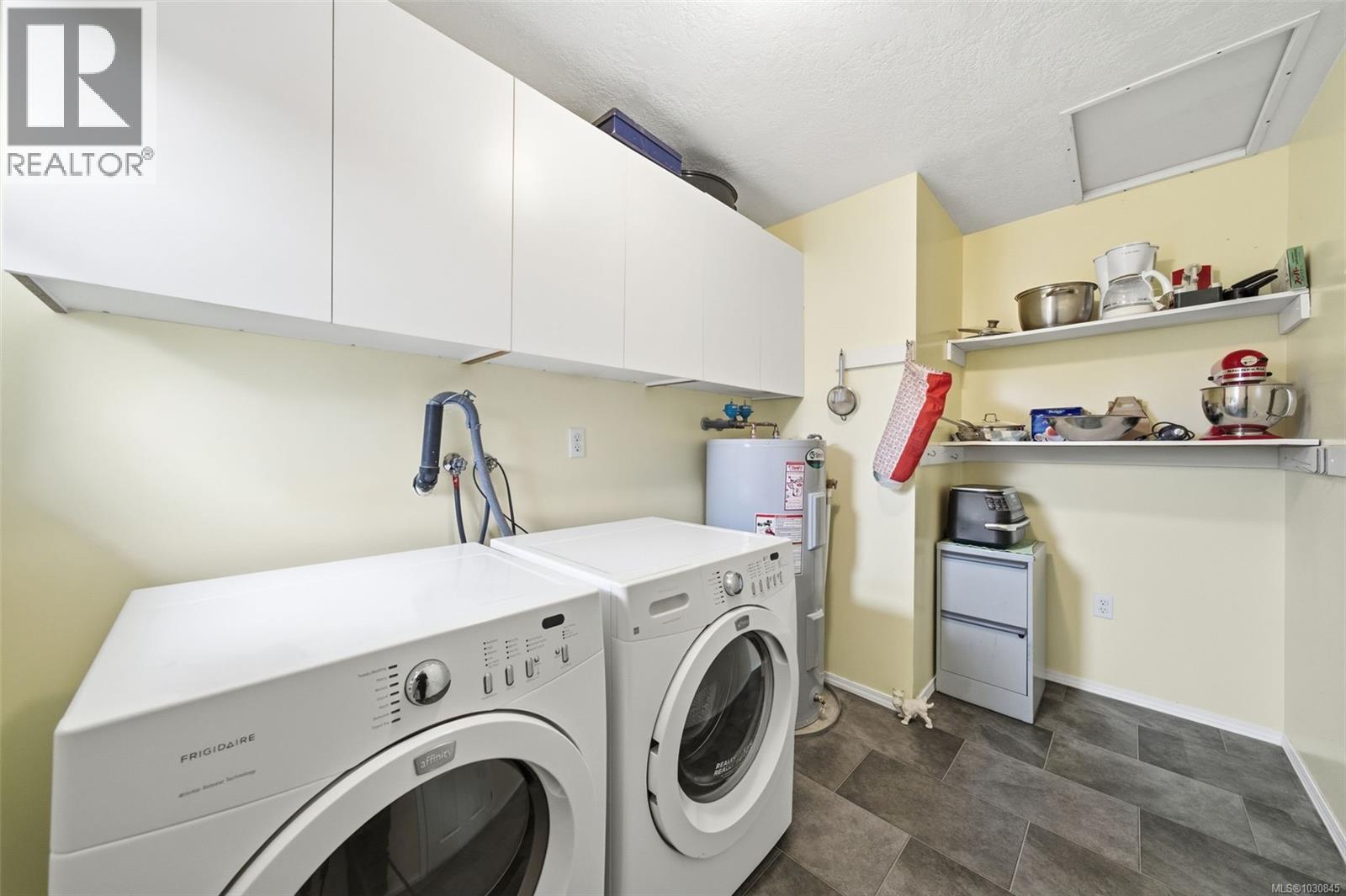  6728 Eakin Drive, Sooke