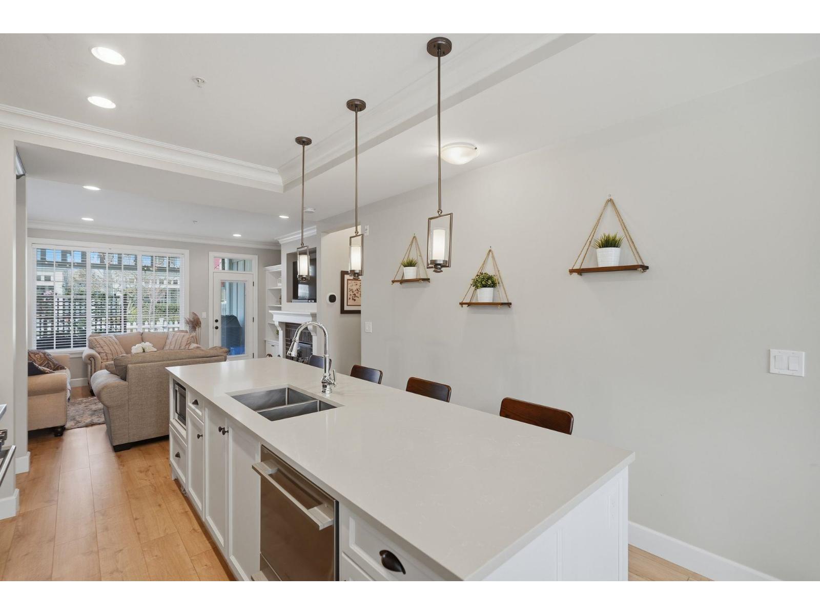 49 45462 TAMIHI WAY, Garrison Crossing, Chilliwack