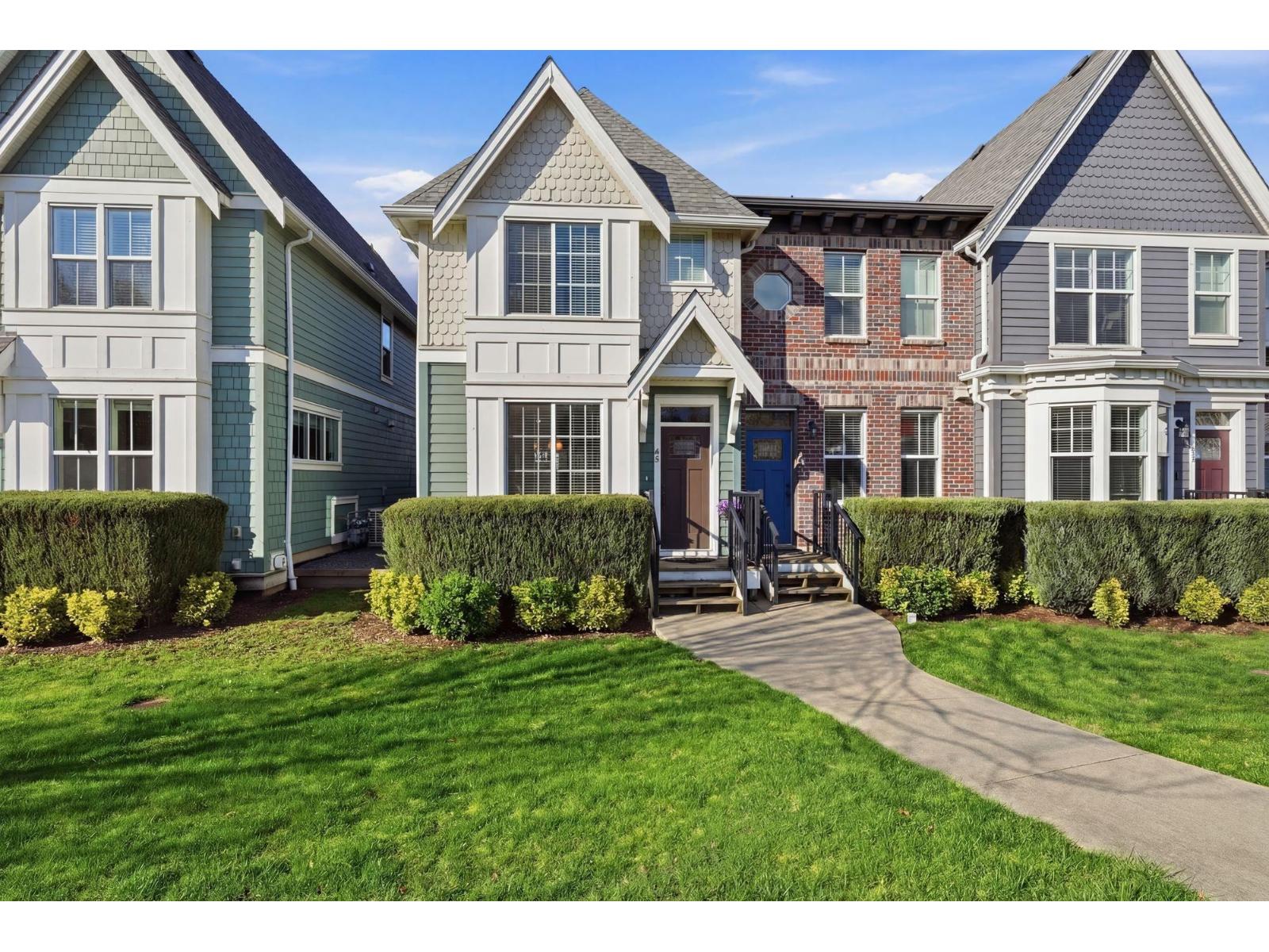 49 45462 TAMIHI WAY, Garrison Crossing, Chilliwack