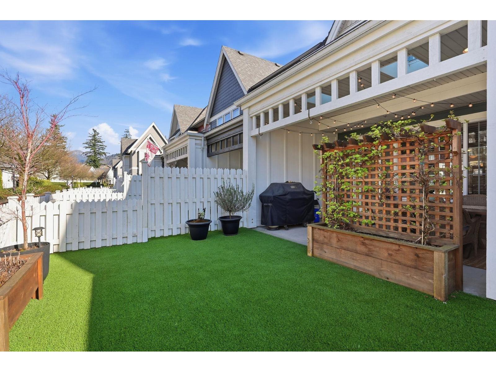 49 45462 TAMIHI WAY, Garrison Crossing, Chilliwack