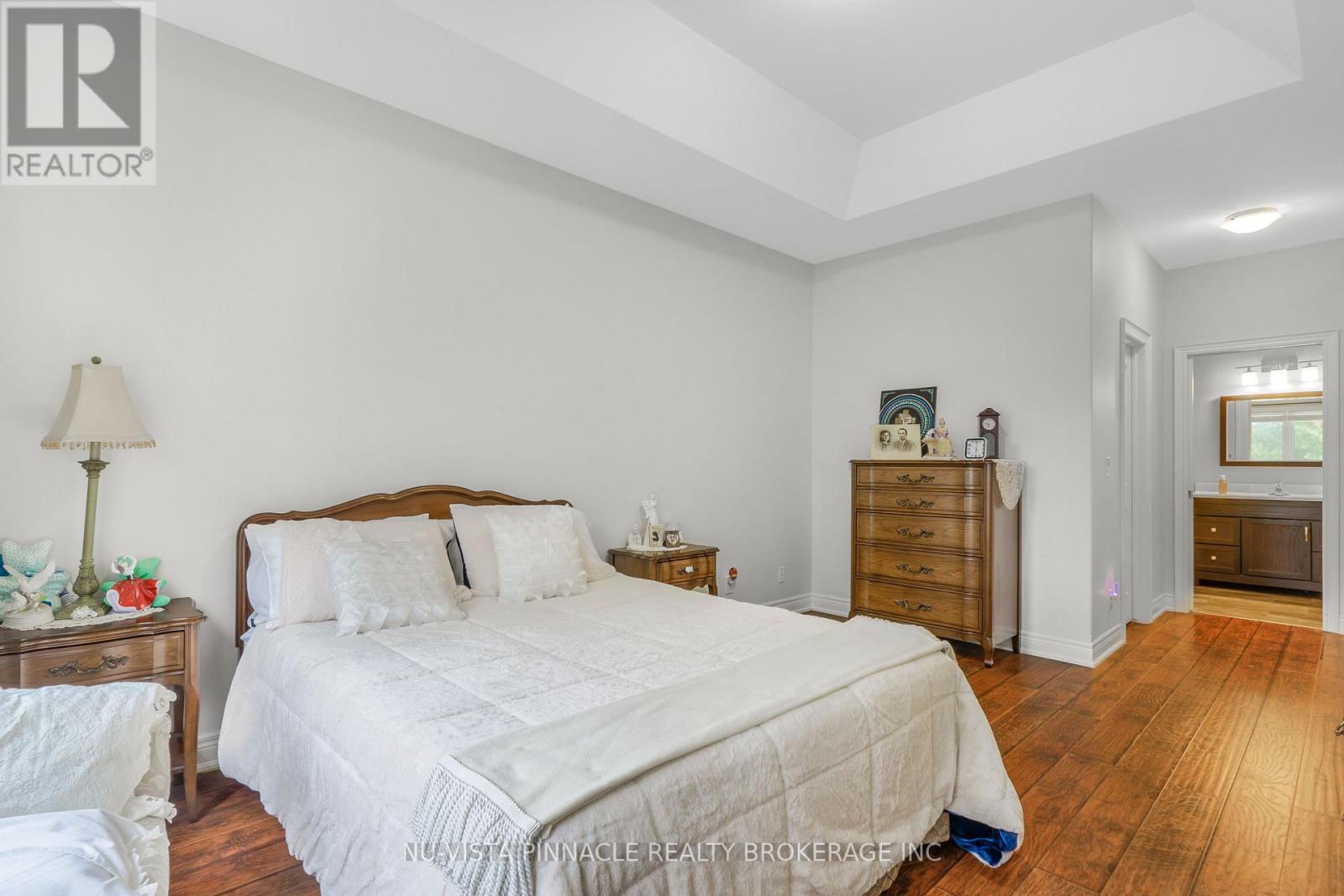 #10 19 HILLSIDE DRIVE E - 15