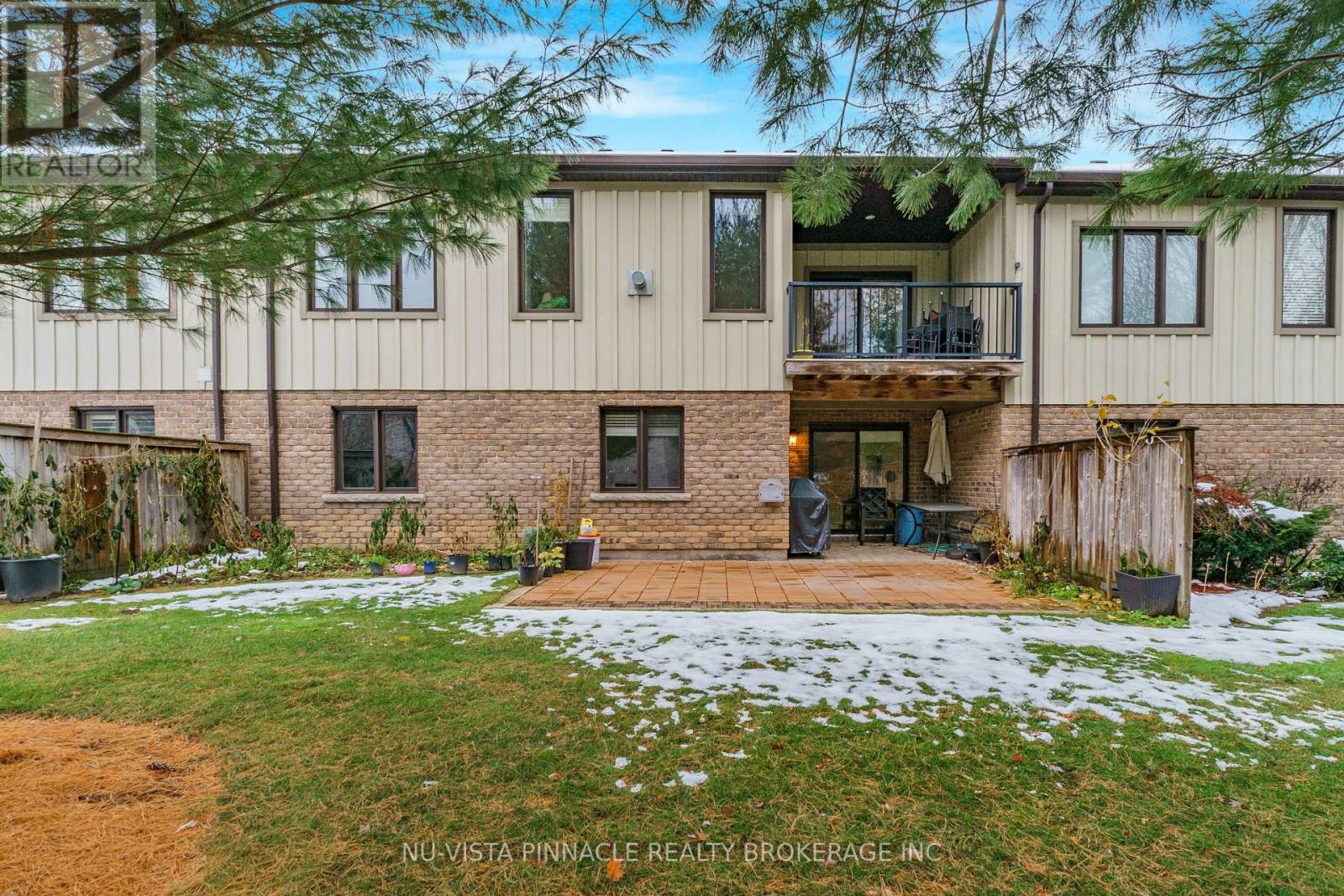 #10 19 HILLSIDE DRIVE E - 27