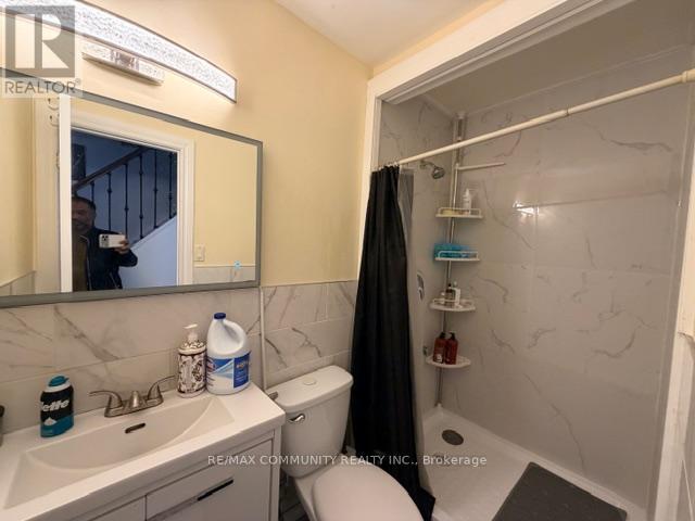 10 (ROOM) - 537 STEELES W AVENUE