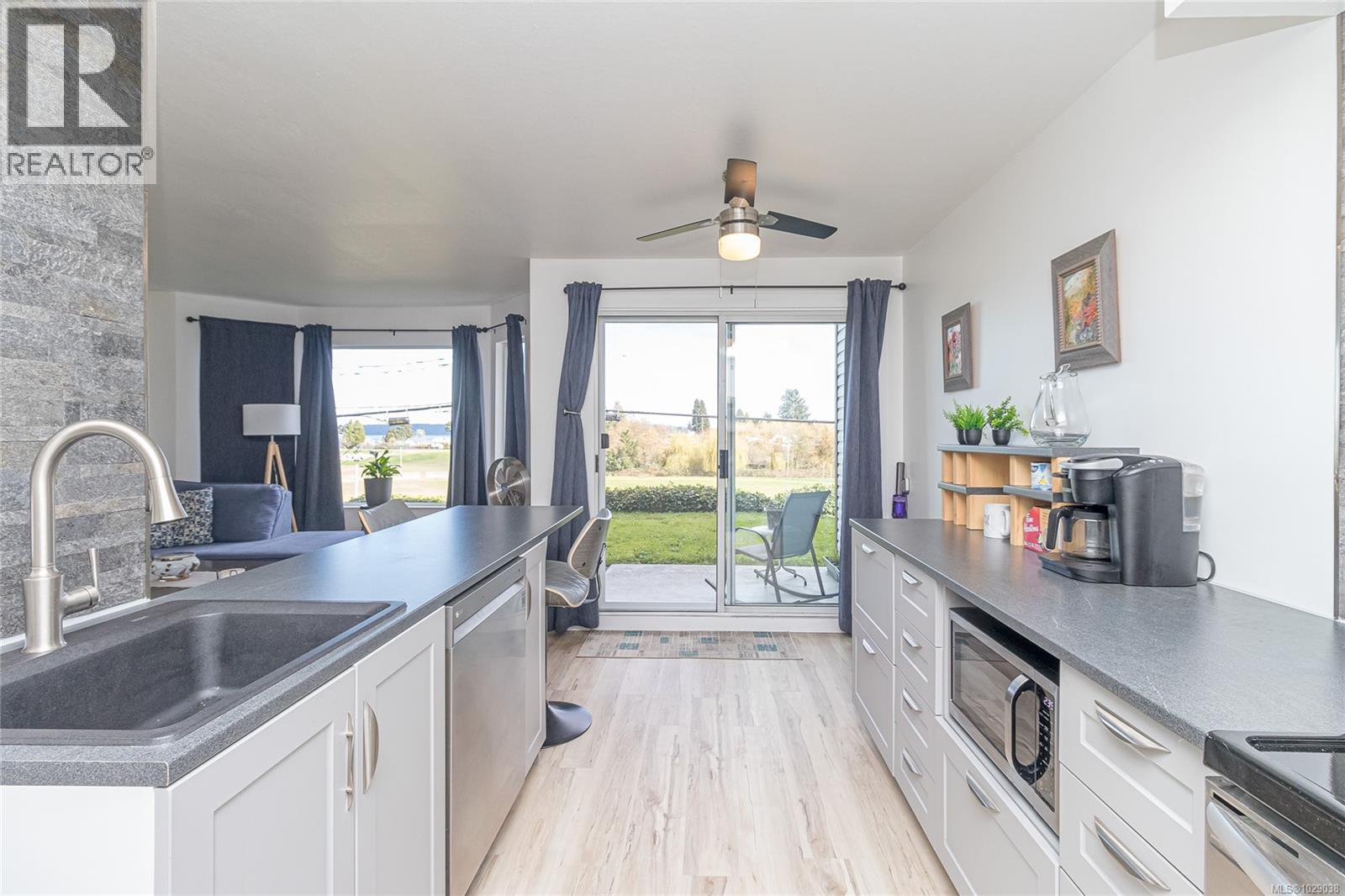 107 9916 Daniel St, Chemainus