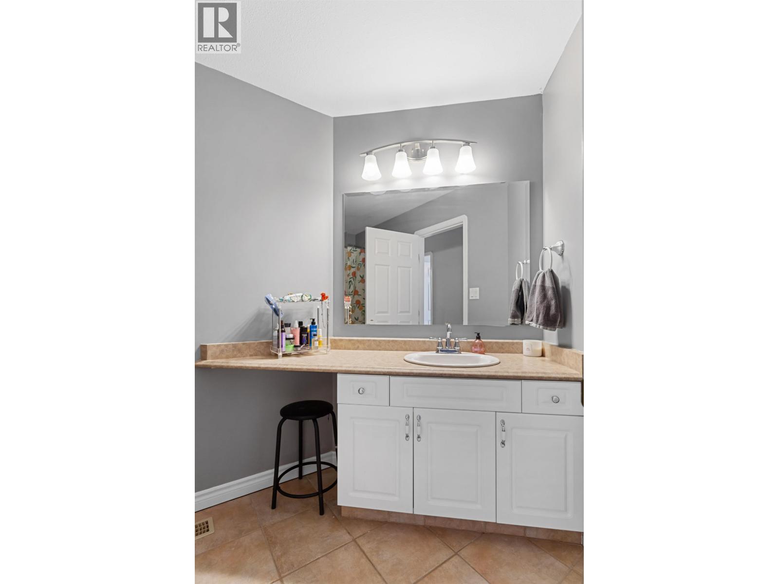 6724 WESTMOUNT DRIVE - 20