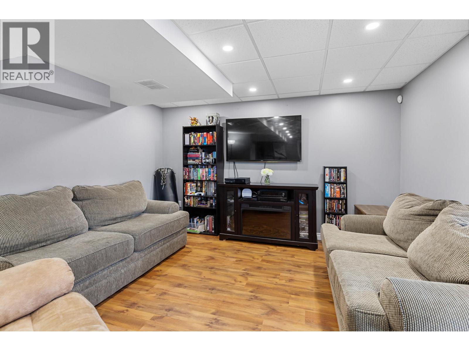 6724 WESTMOUNT DRIVE - 22