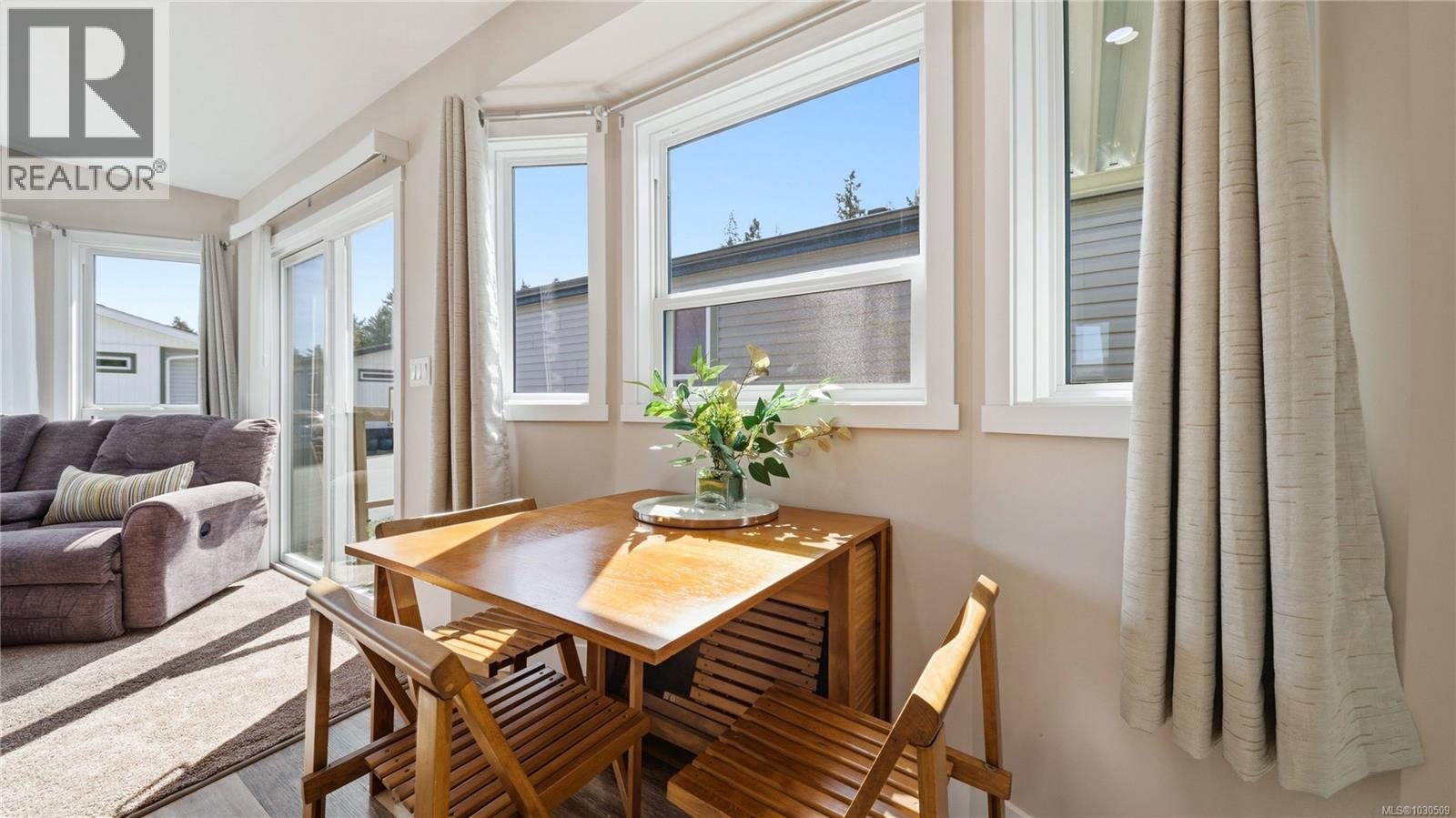 #511 747 OLD PLACE RD - 18