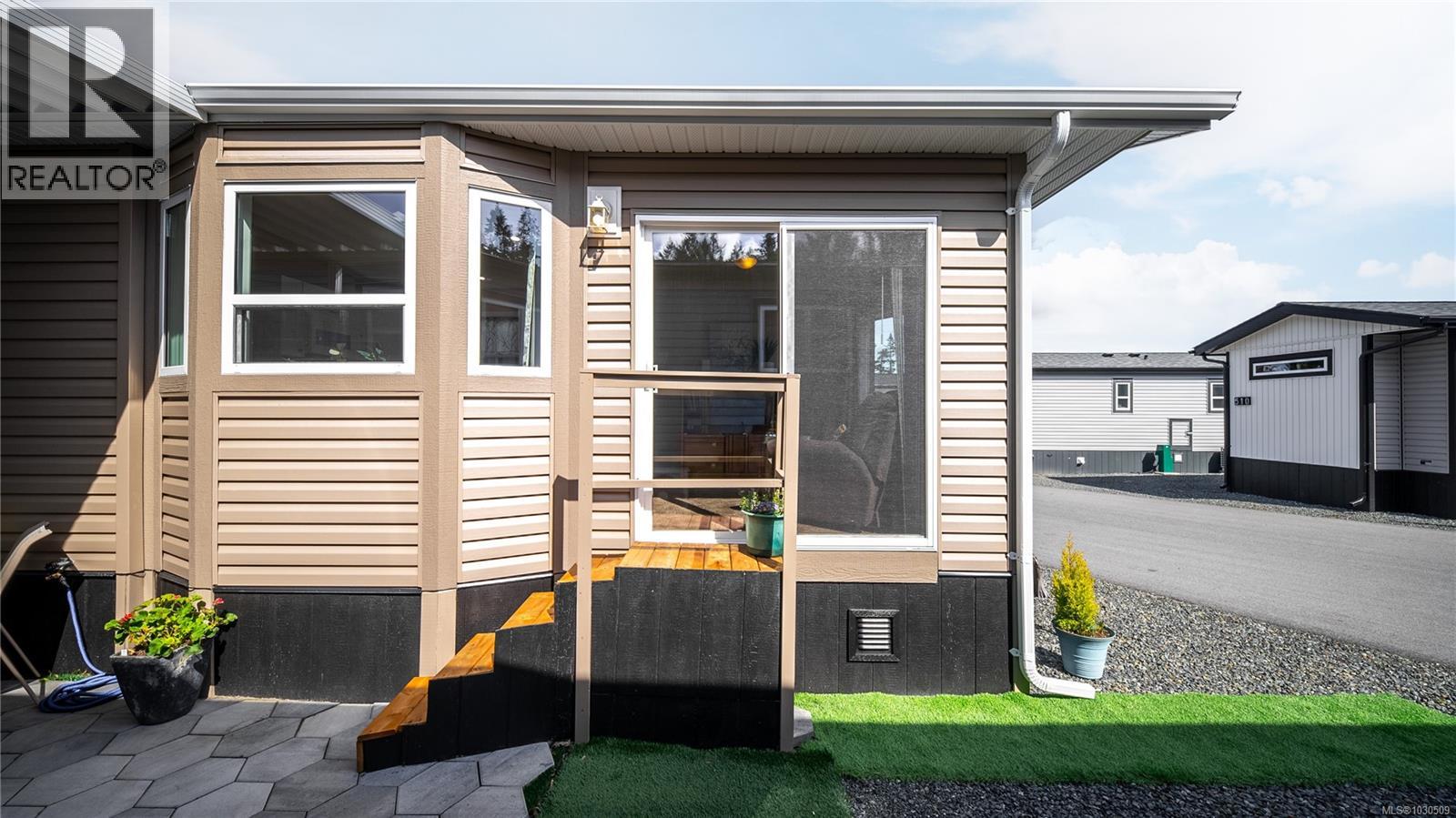 #511 747 OLD PLACE RD - Image 2