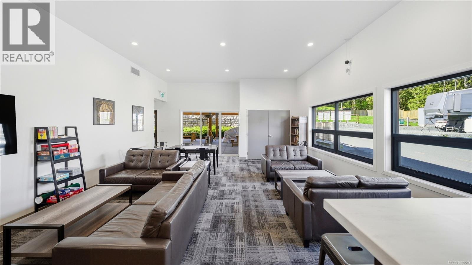 #511 747 OLD PLACE RD - 25