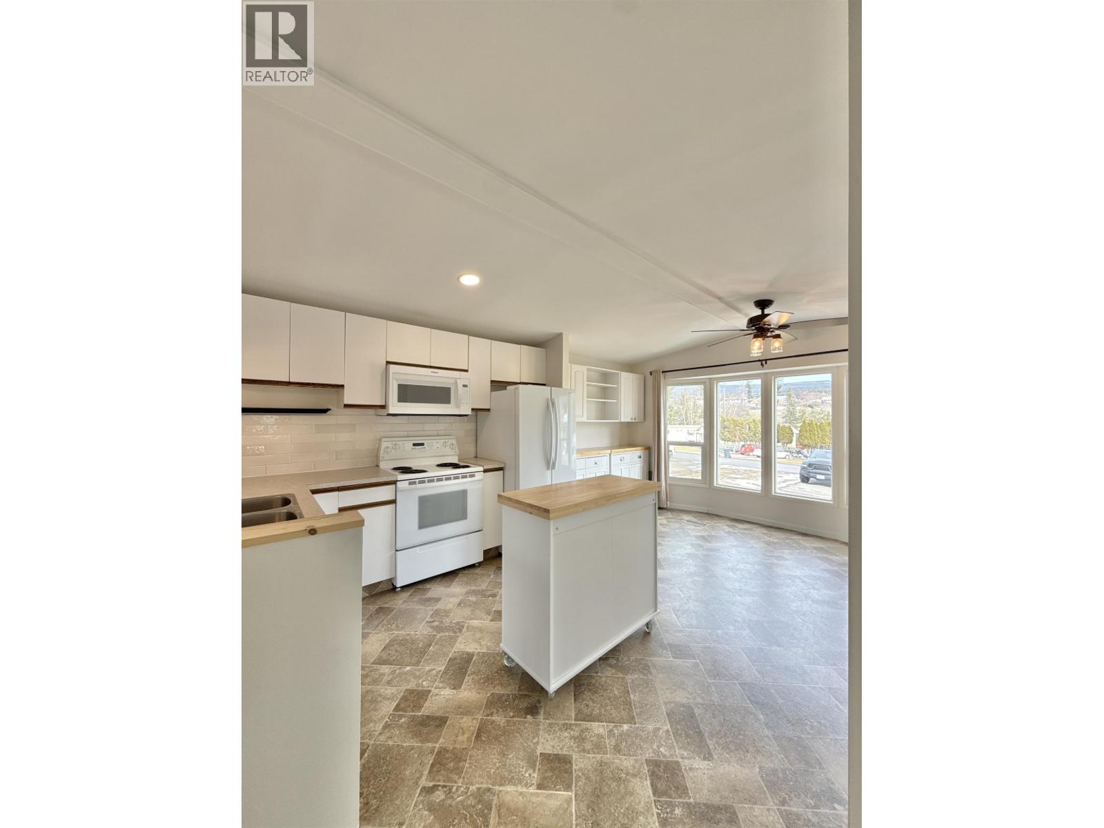 #69 3001 N MACKENZIE AVENUE - 11