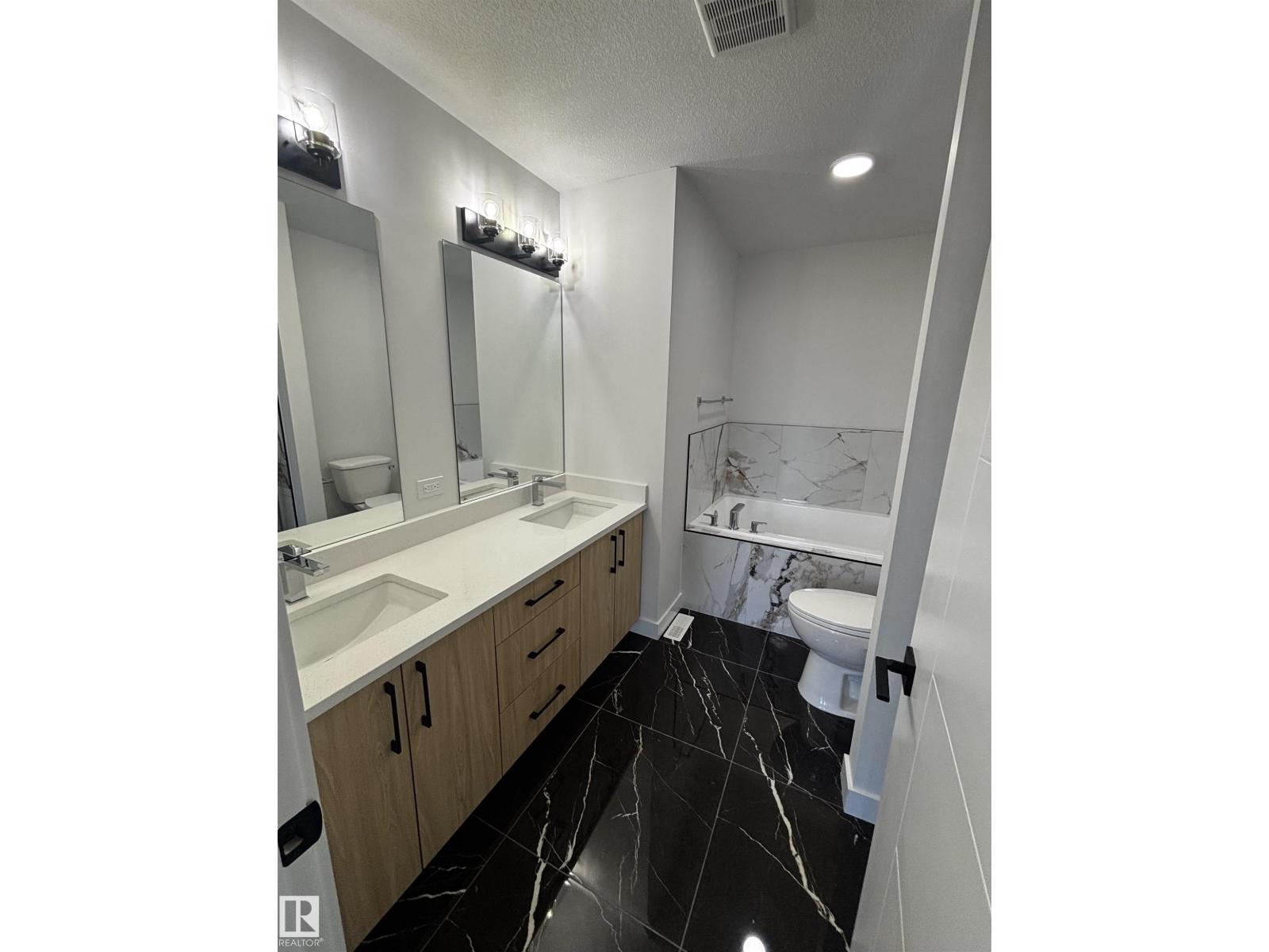 2012 210 ST NW, Edmonton