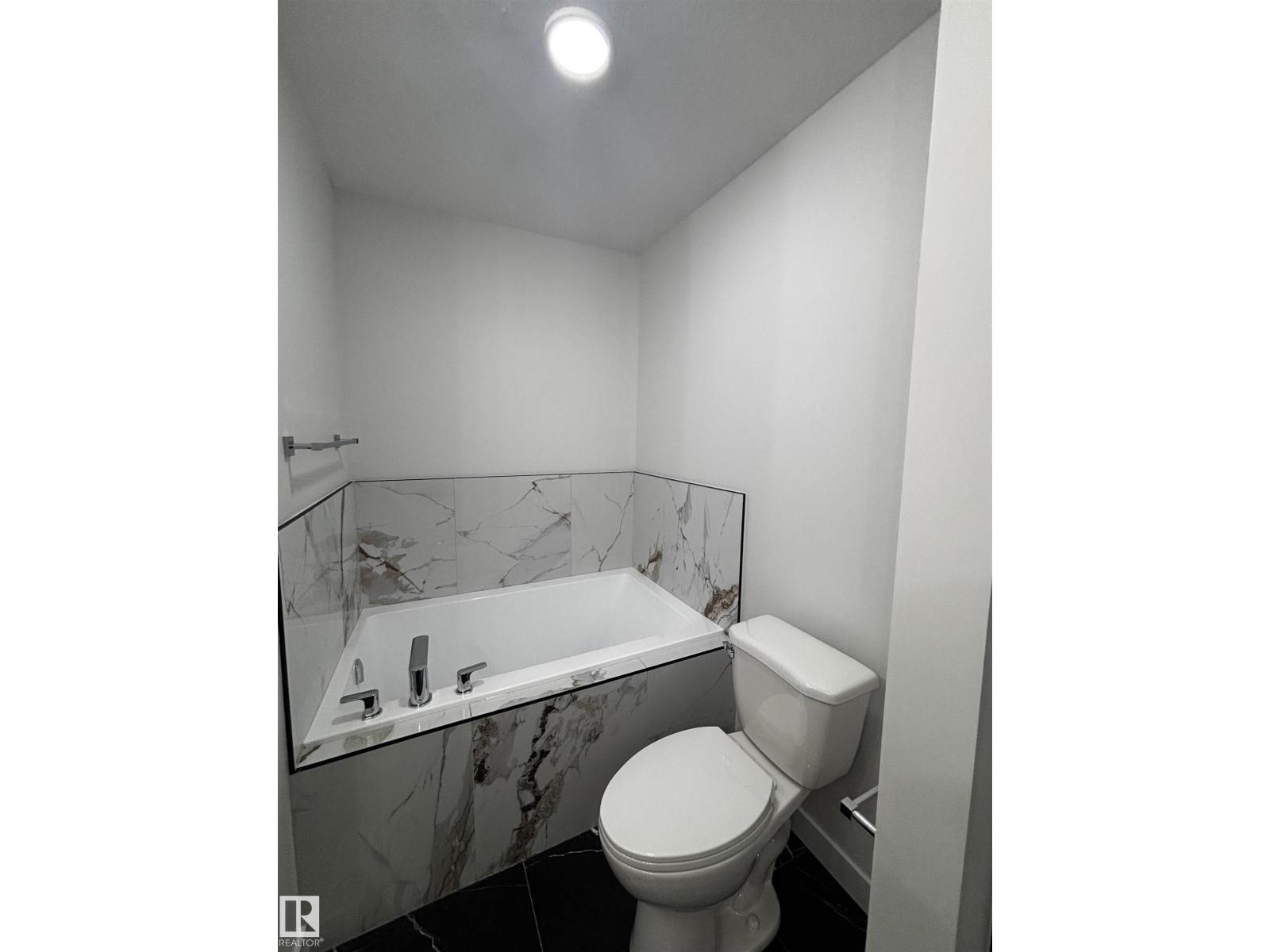 2012 210 ST NW, Edmonton