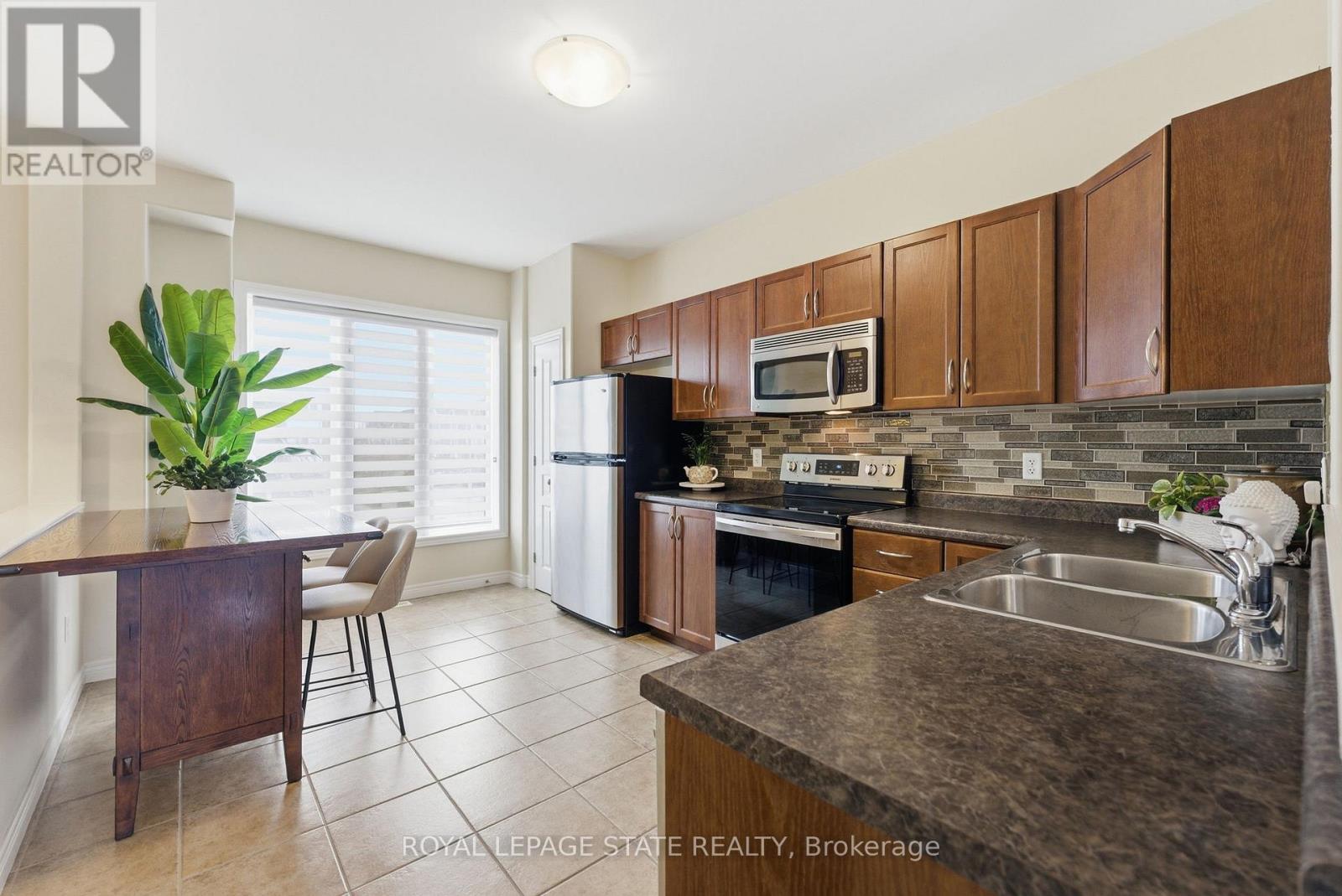 17 HEMLOCK WAY - Image 3