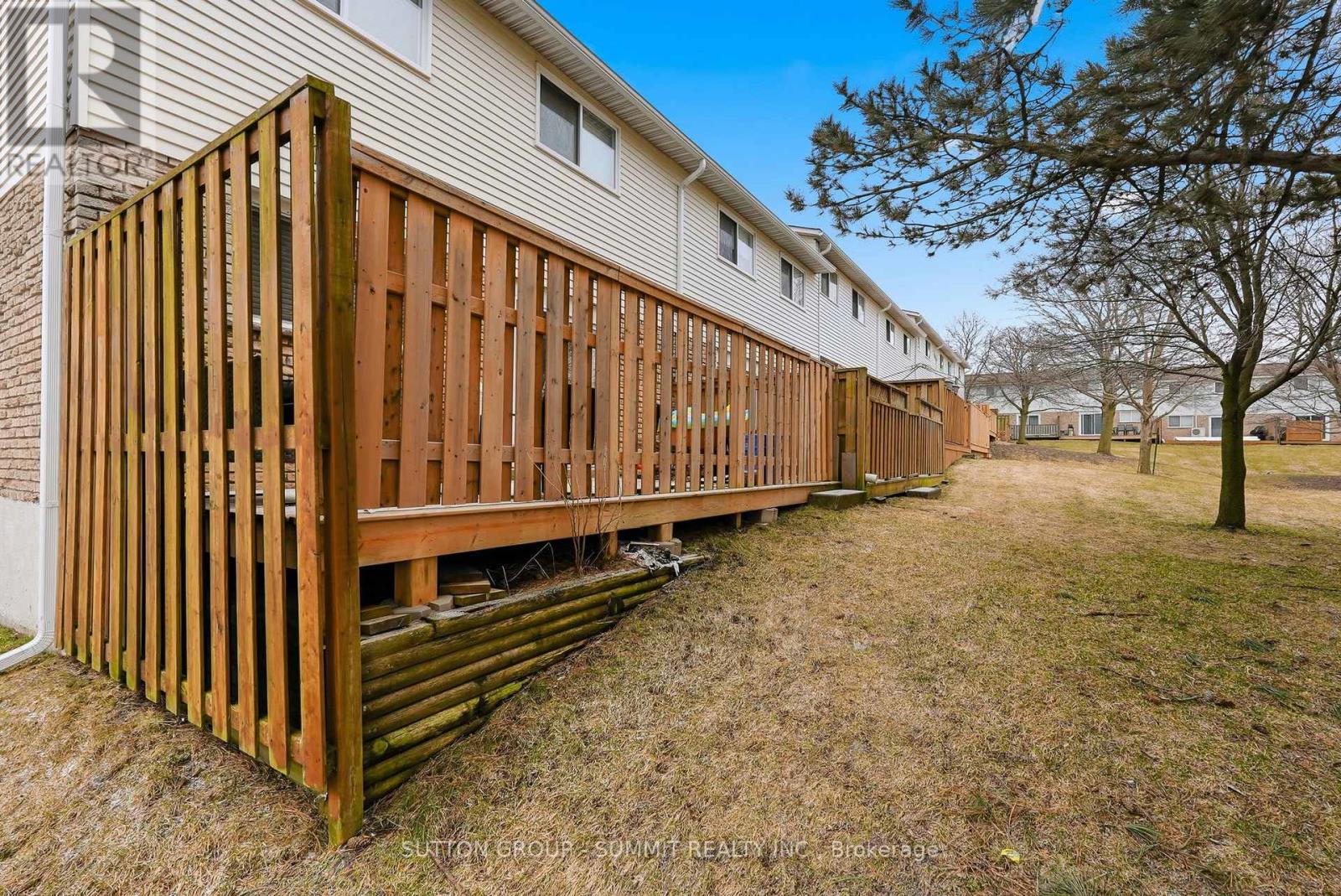 16 LAMSON CRESCENT - 23