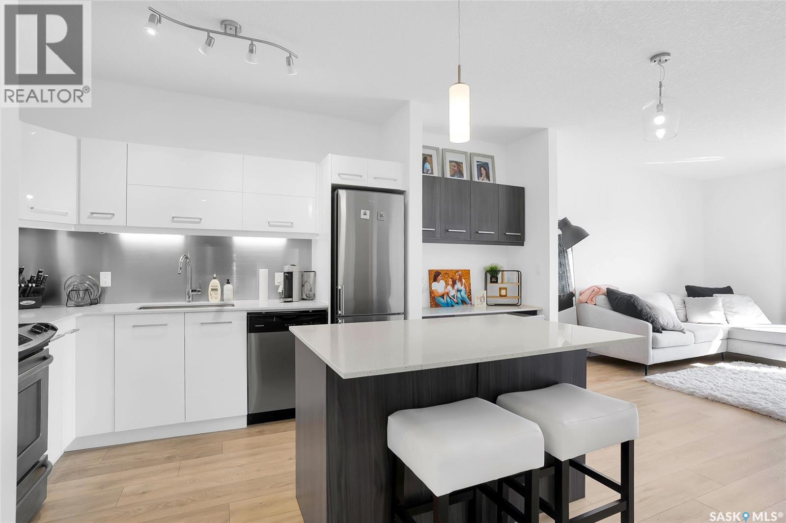 #206 404 C AVENUE S - 16