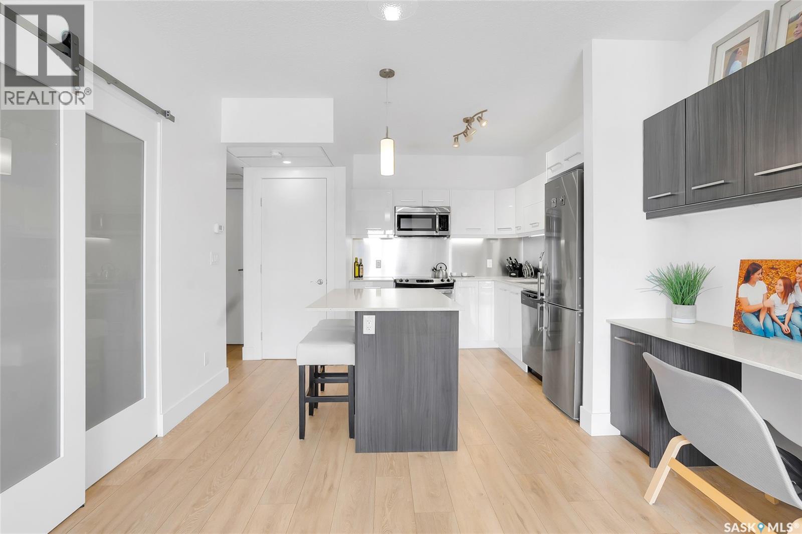 #206 404 C AVENUE S - 10