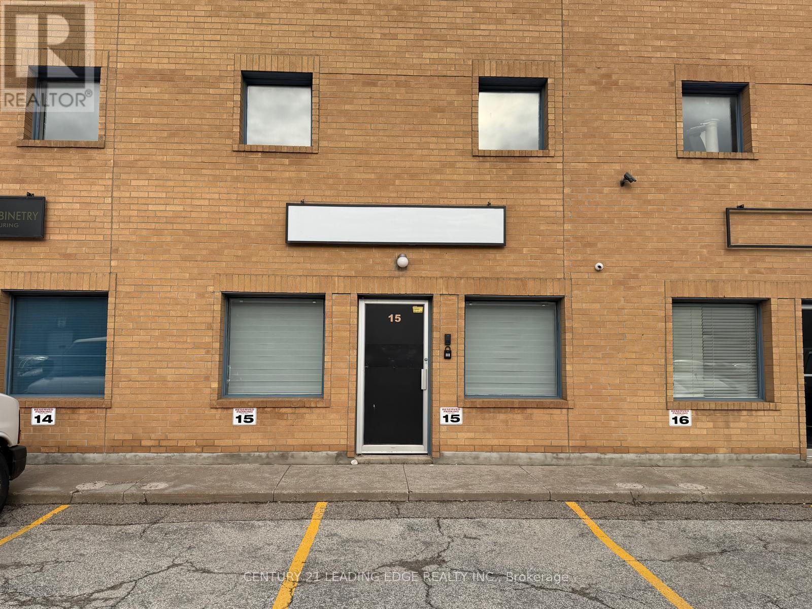 15 - 167 APPLEWOOD CRESCENT