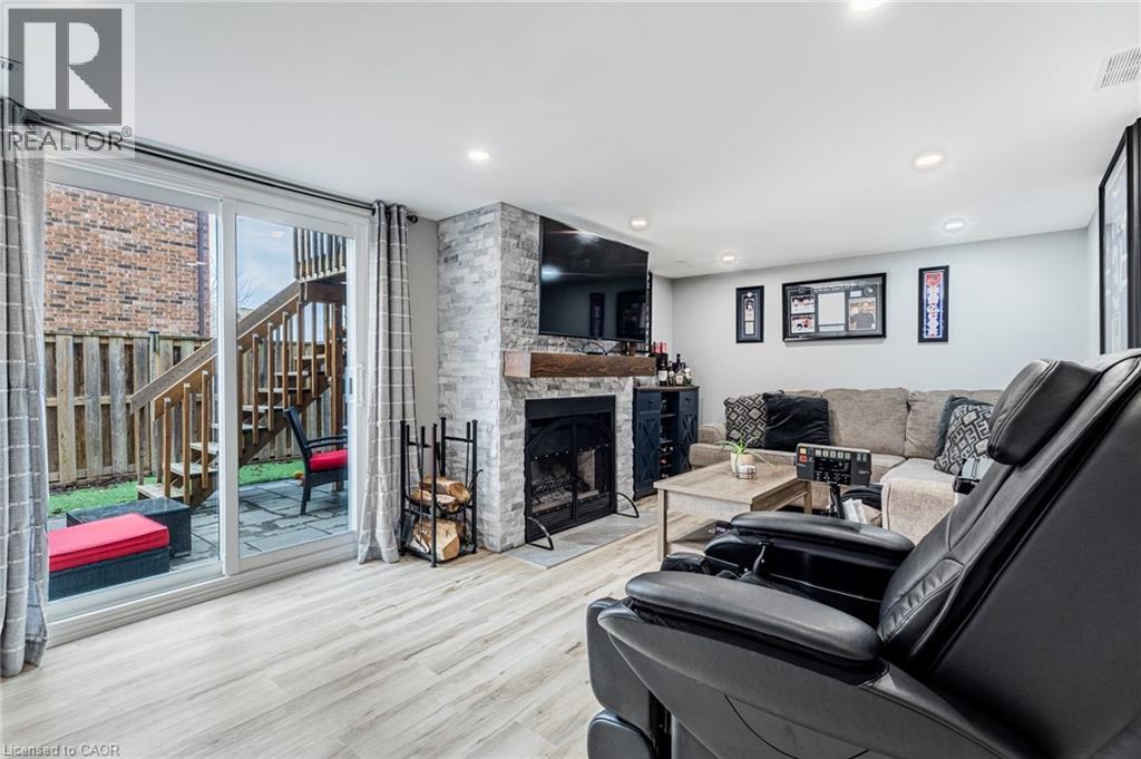 #43 2065 AMHERST HEIGHTS COURT - 18