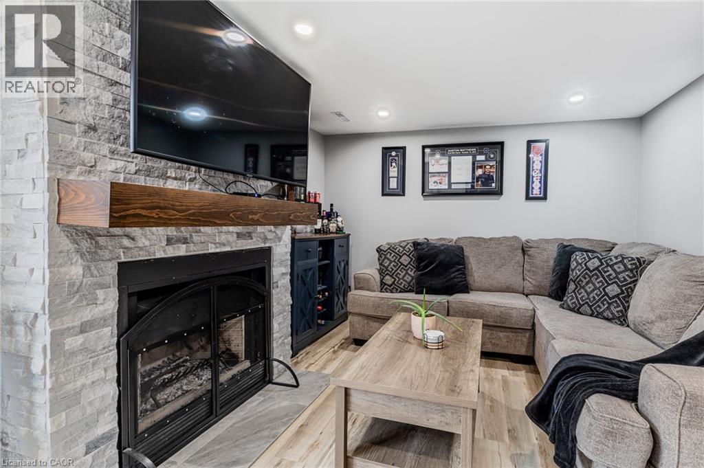 #43 2065 AMHERST HEIGHTS COURT - 19