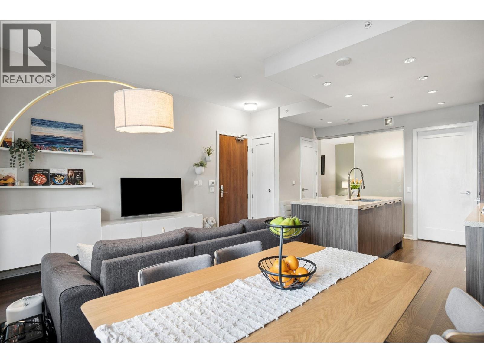 102 128 ATHLETES WAY, Vancouver