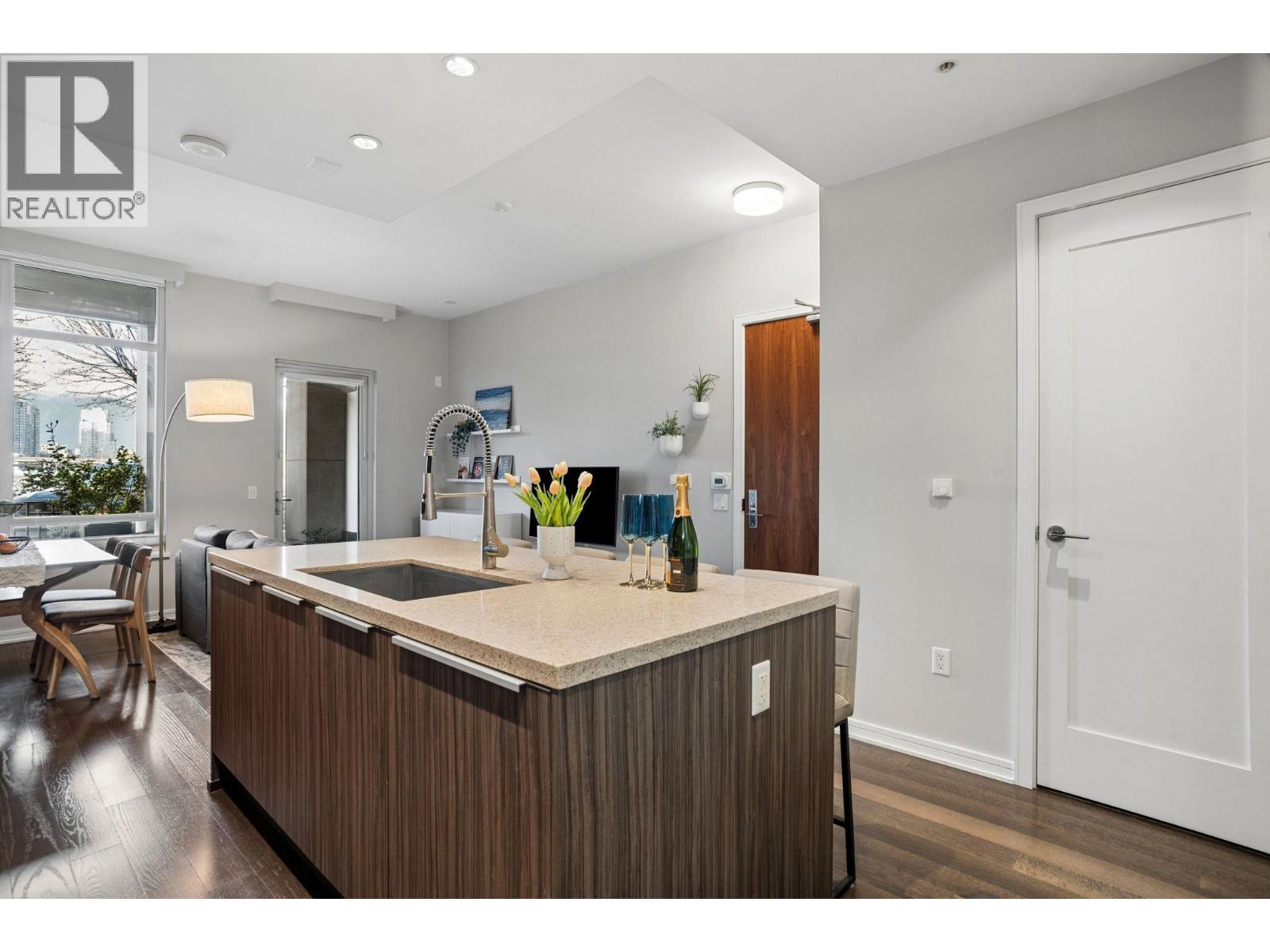 102 128 ATHLETES WAY, Vancouver