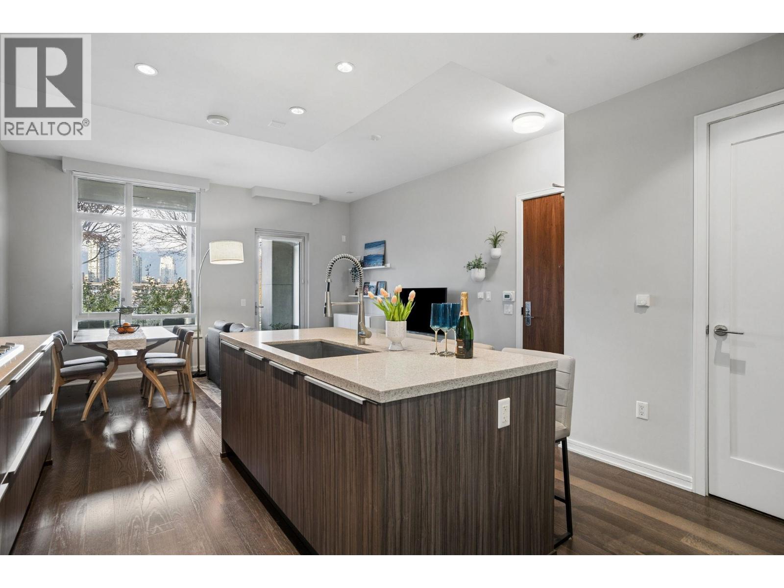 102 128 ATHLETES WAY, Vancouver