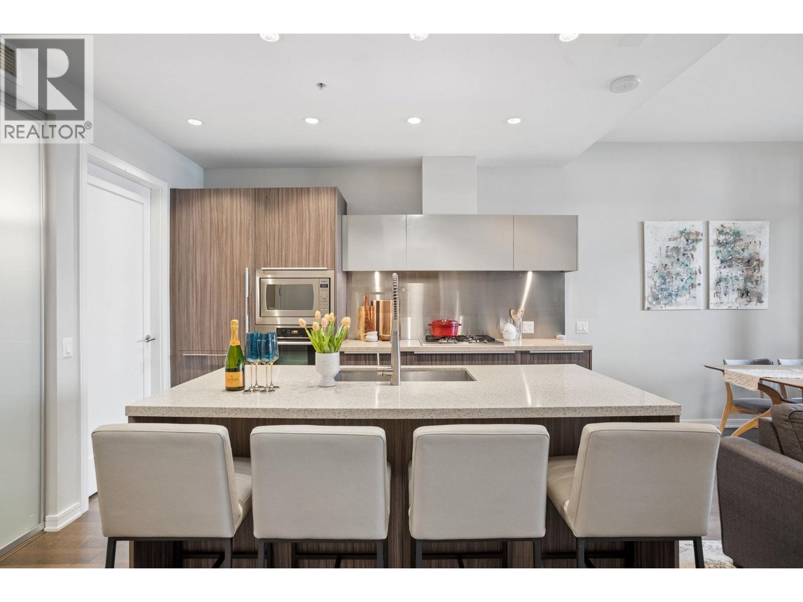 102 128 ATHLETES WAY, Vancouver