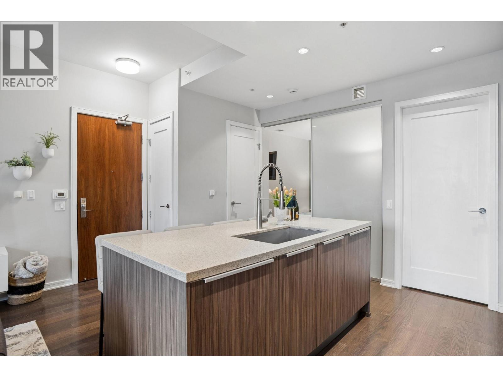 102 128 ATHLETES WAY, Vancouver