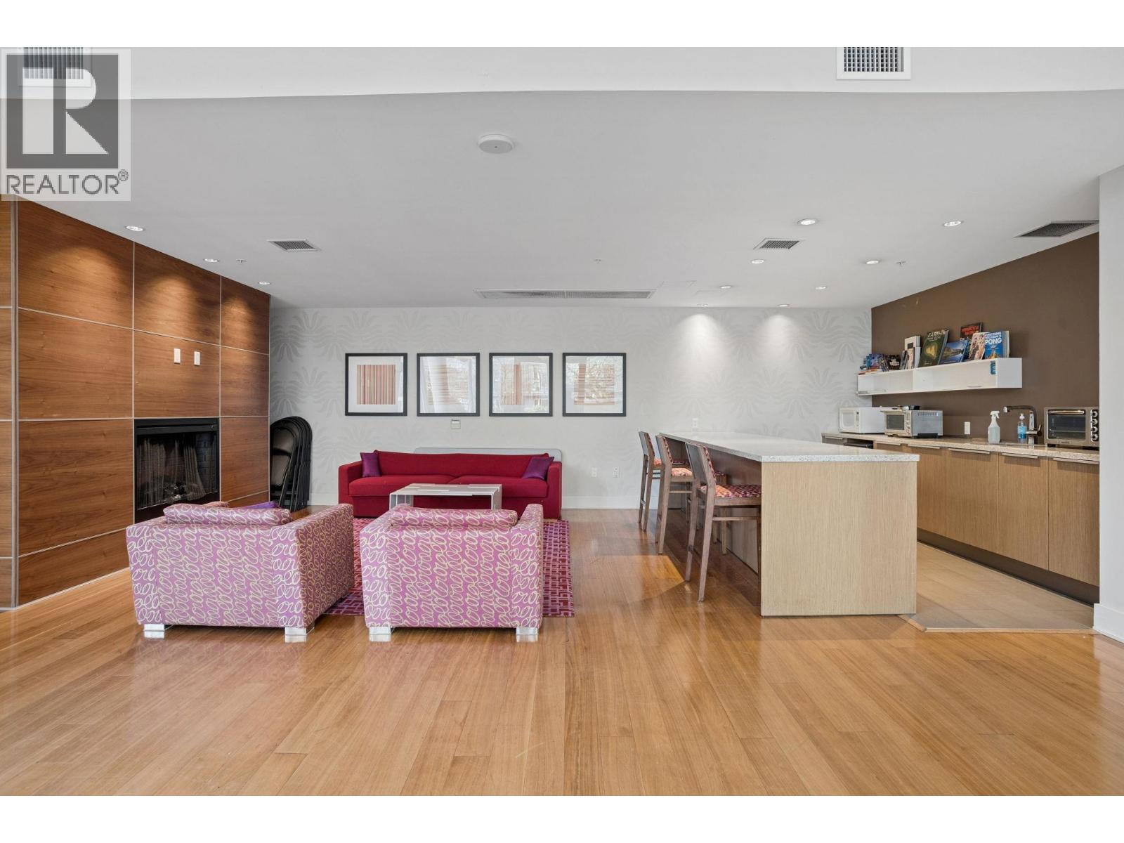 102 128 ATHLETES WAY, Vancouver