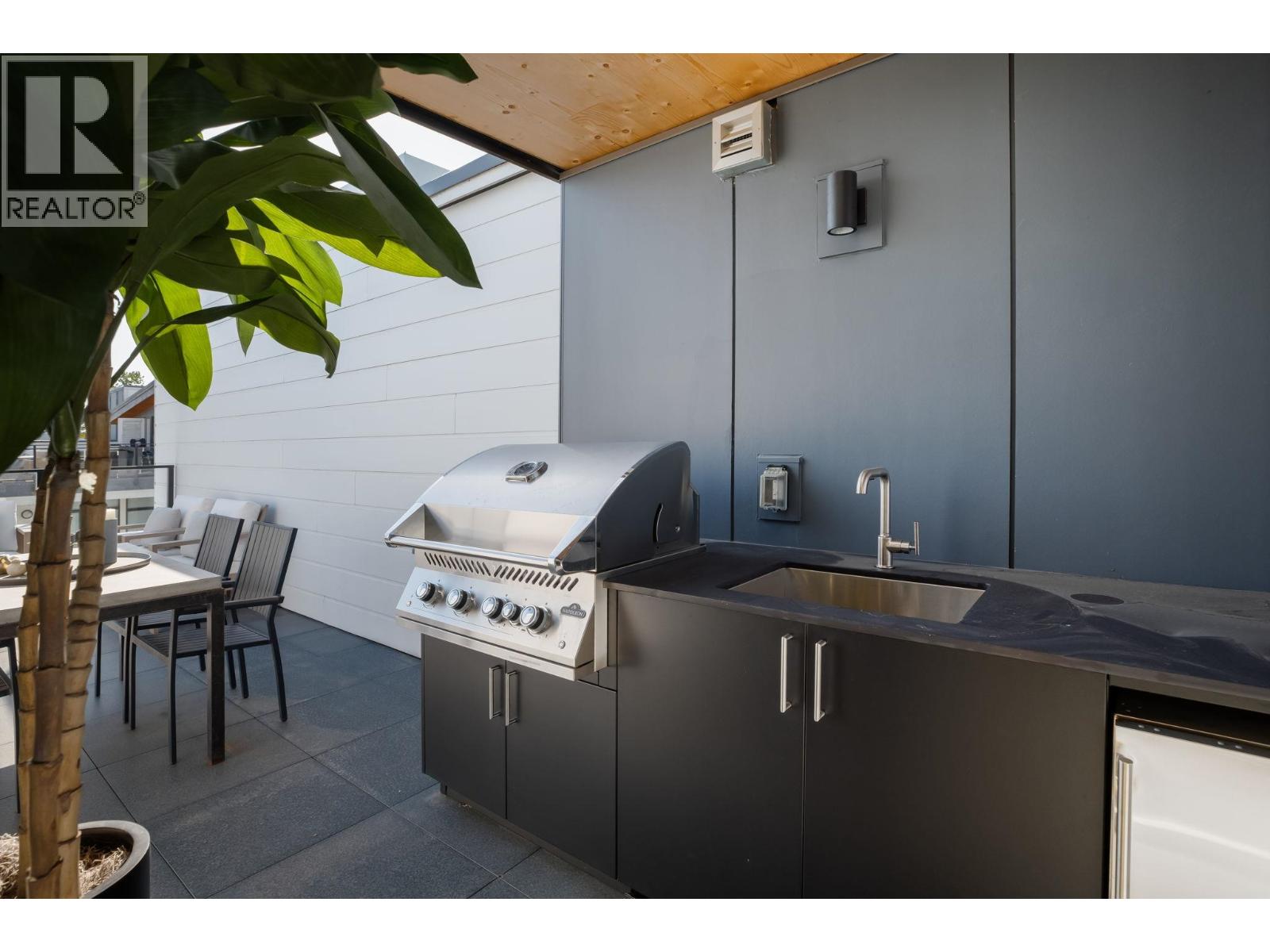 414 310 SALTER STREET, New Westminster