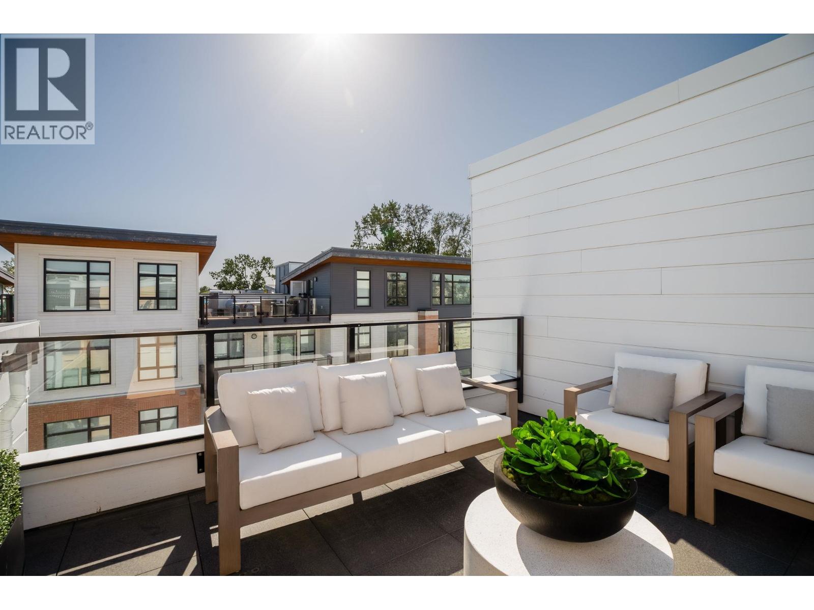 414 310 SALTER STREET, New Westminster