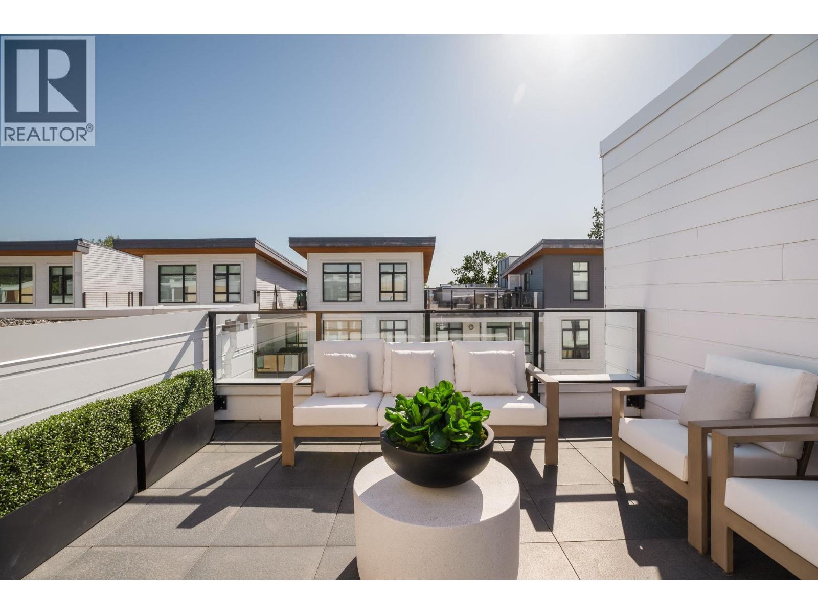 414 310 SALTER STREET, New Westminster