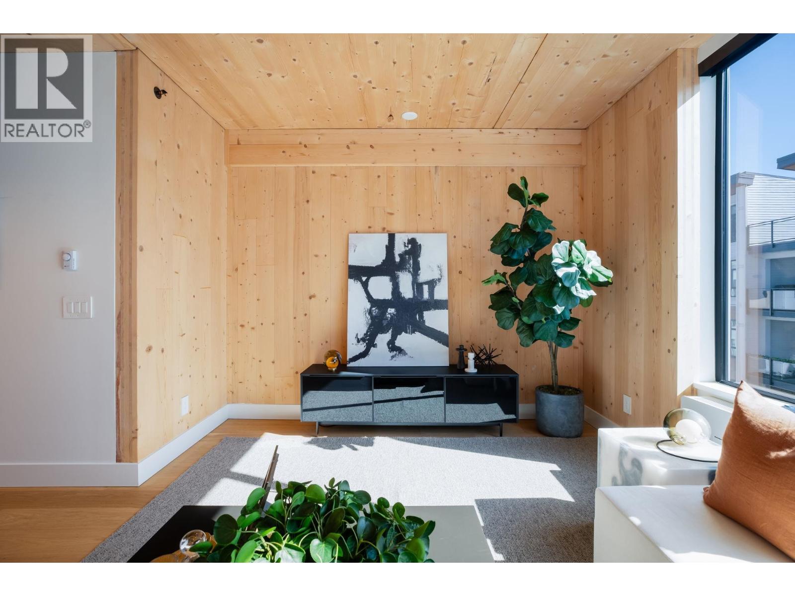 414 310 SALTER STREET, New Westminster