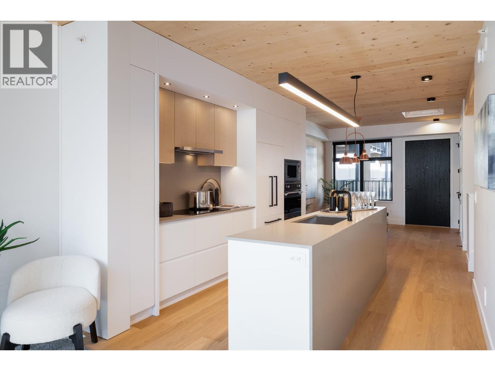 414 310 SALTER STREET, New Westminster