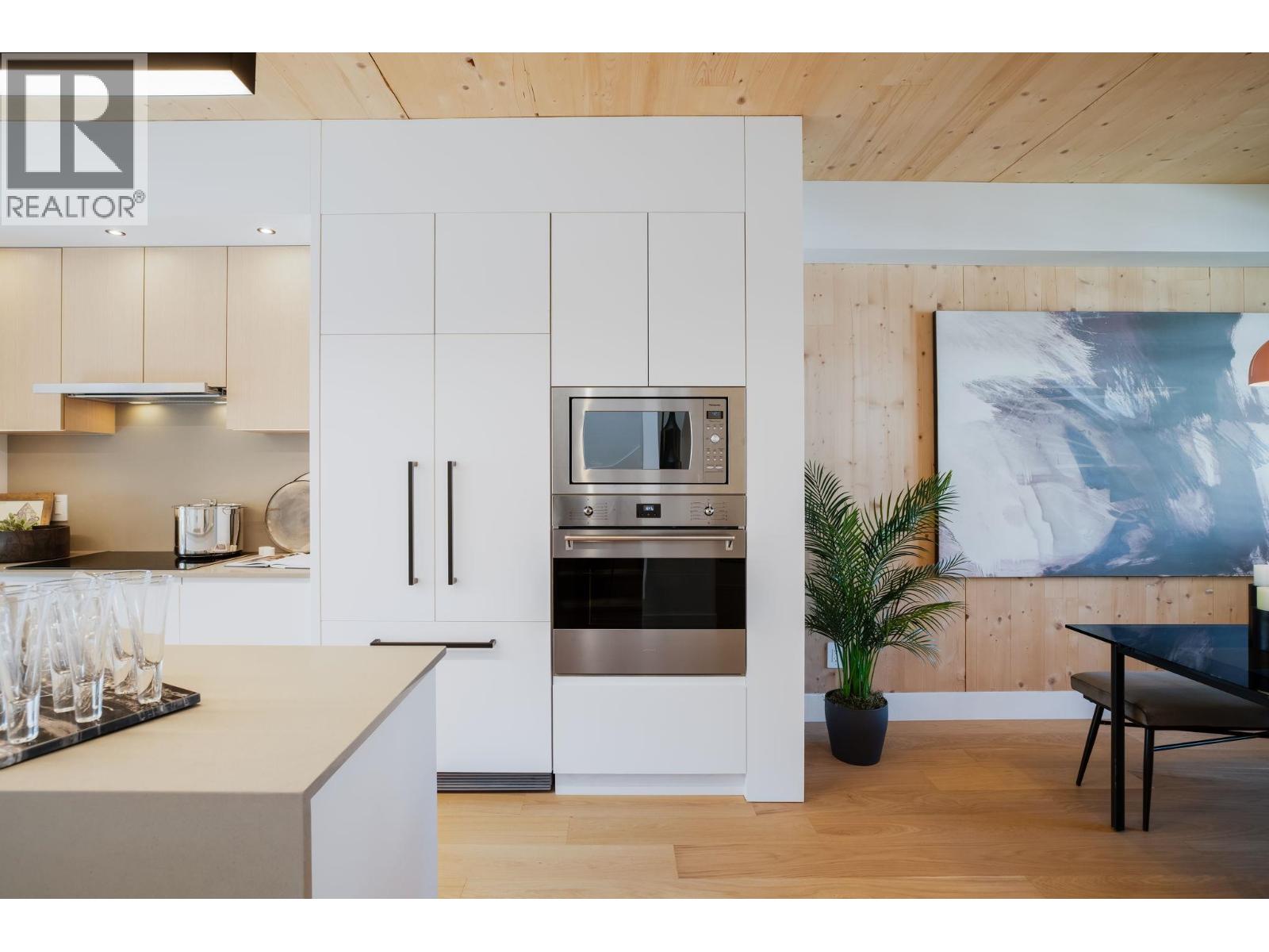 414 310 SALTER STREET, New Westminster