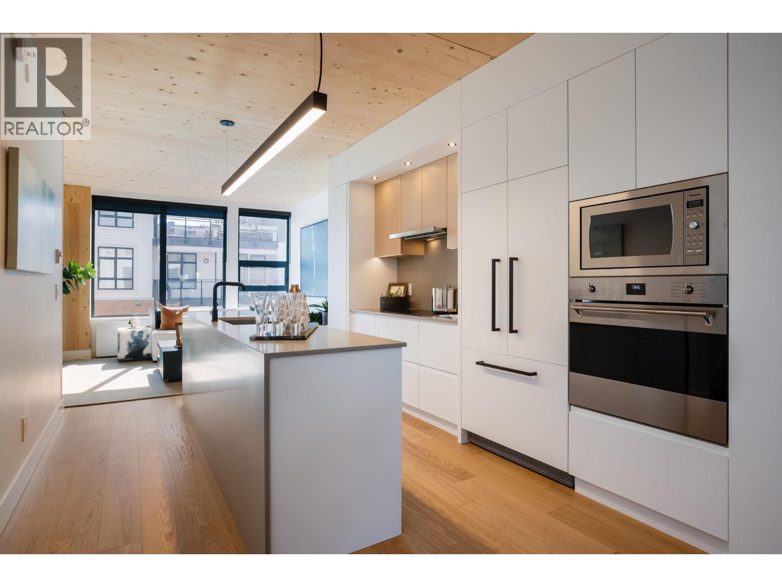 414 310 SALTER STREET, New Westminster