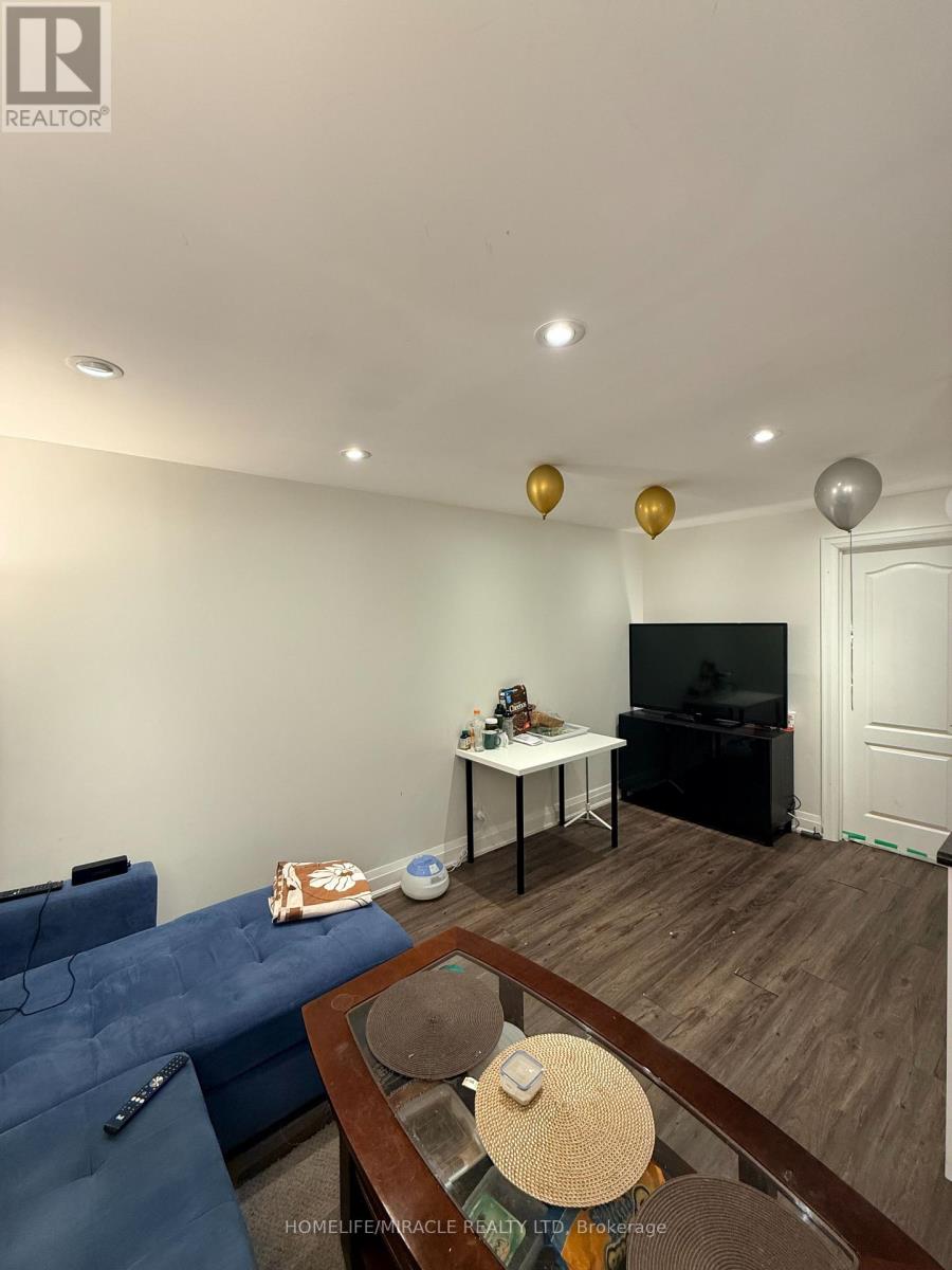 300 SYMINGTON COURT - 32