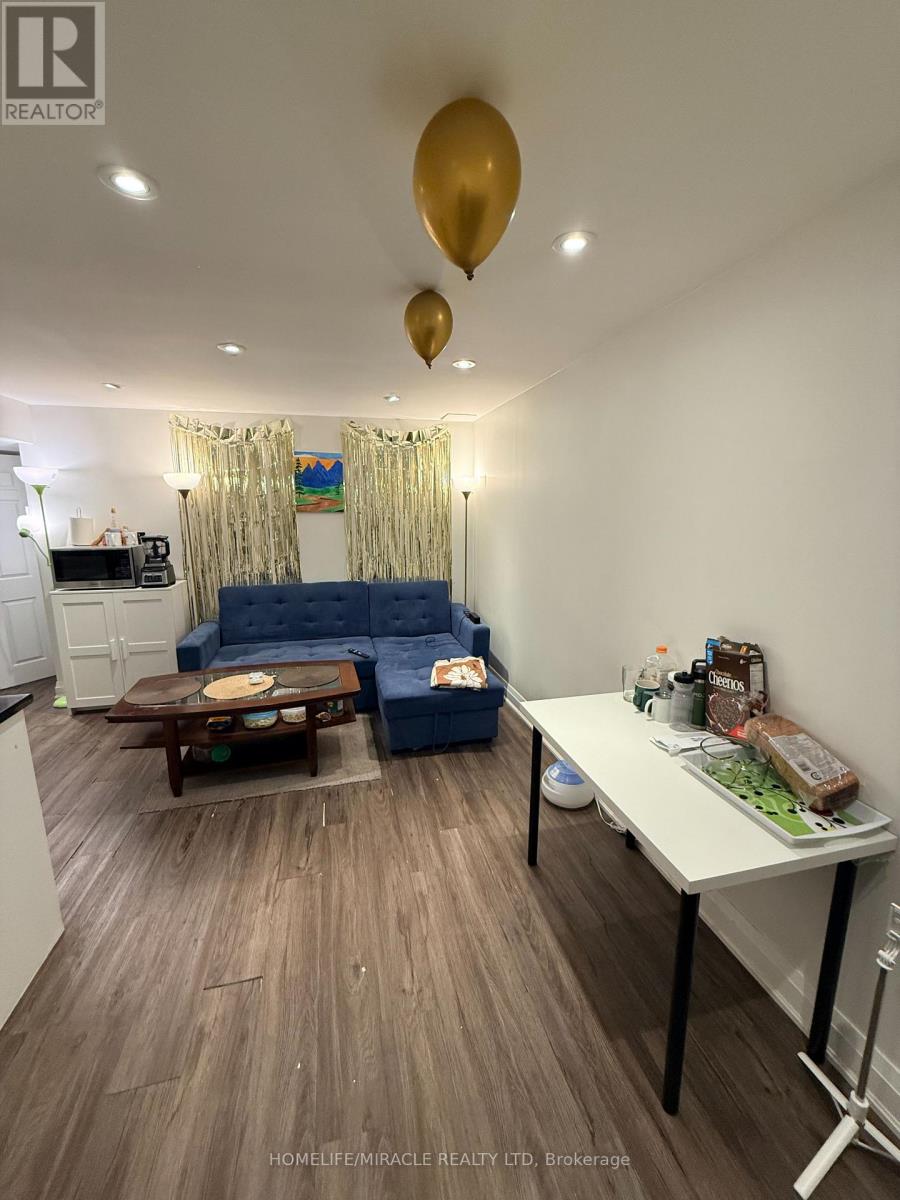 300 SYMINGTON COURT - 33