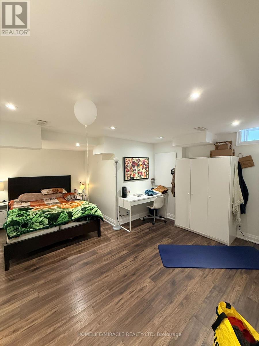 300 SYMINGTON COURT - 37