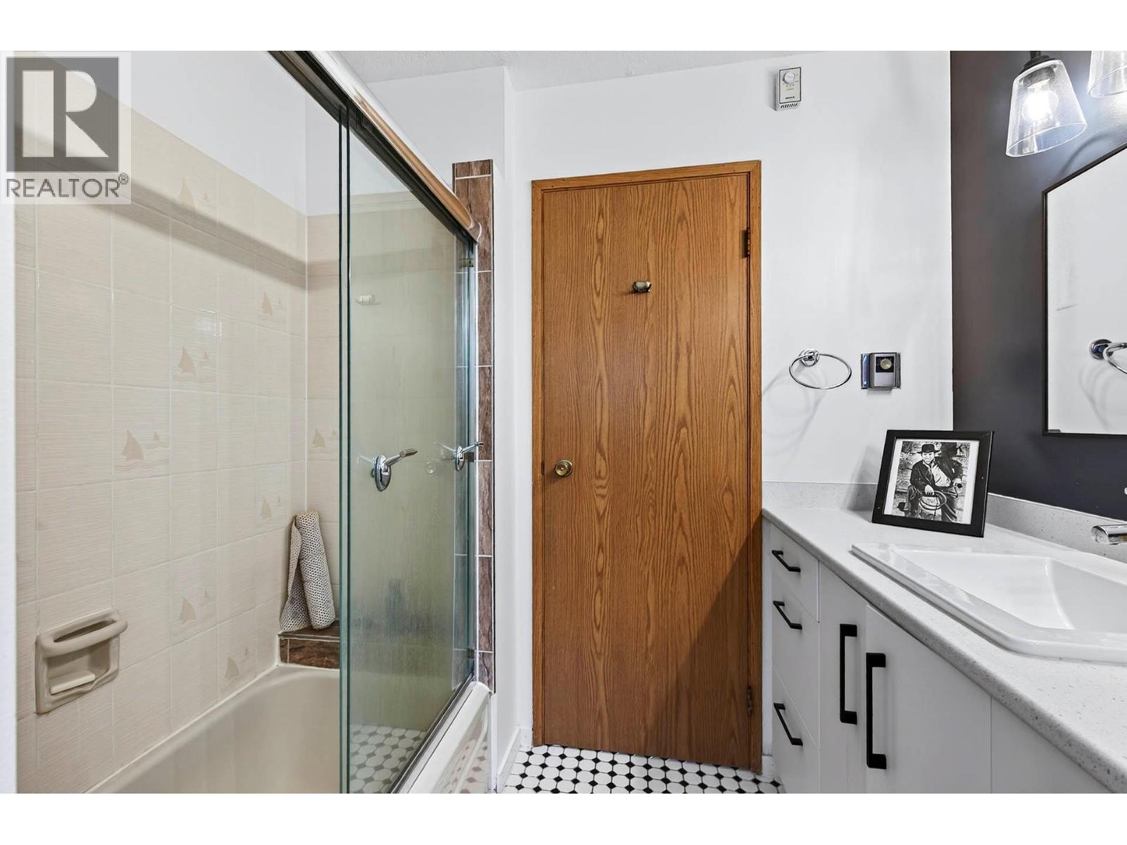 930 NICOLA STREET - 18