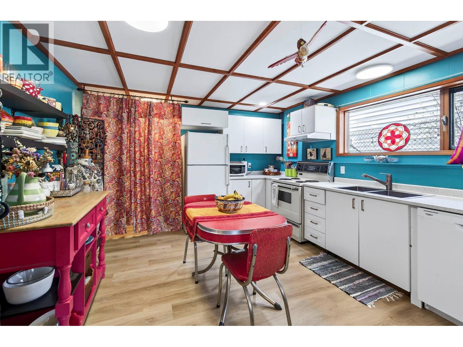 930 NICOLA STREET - 40